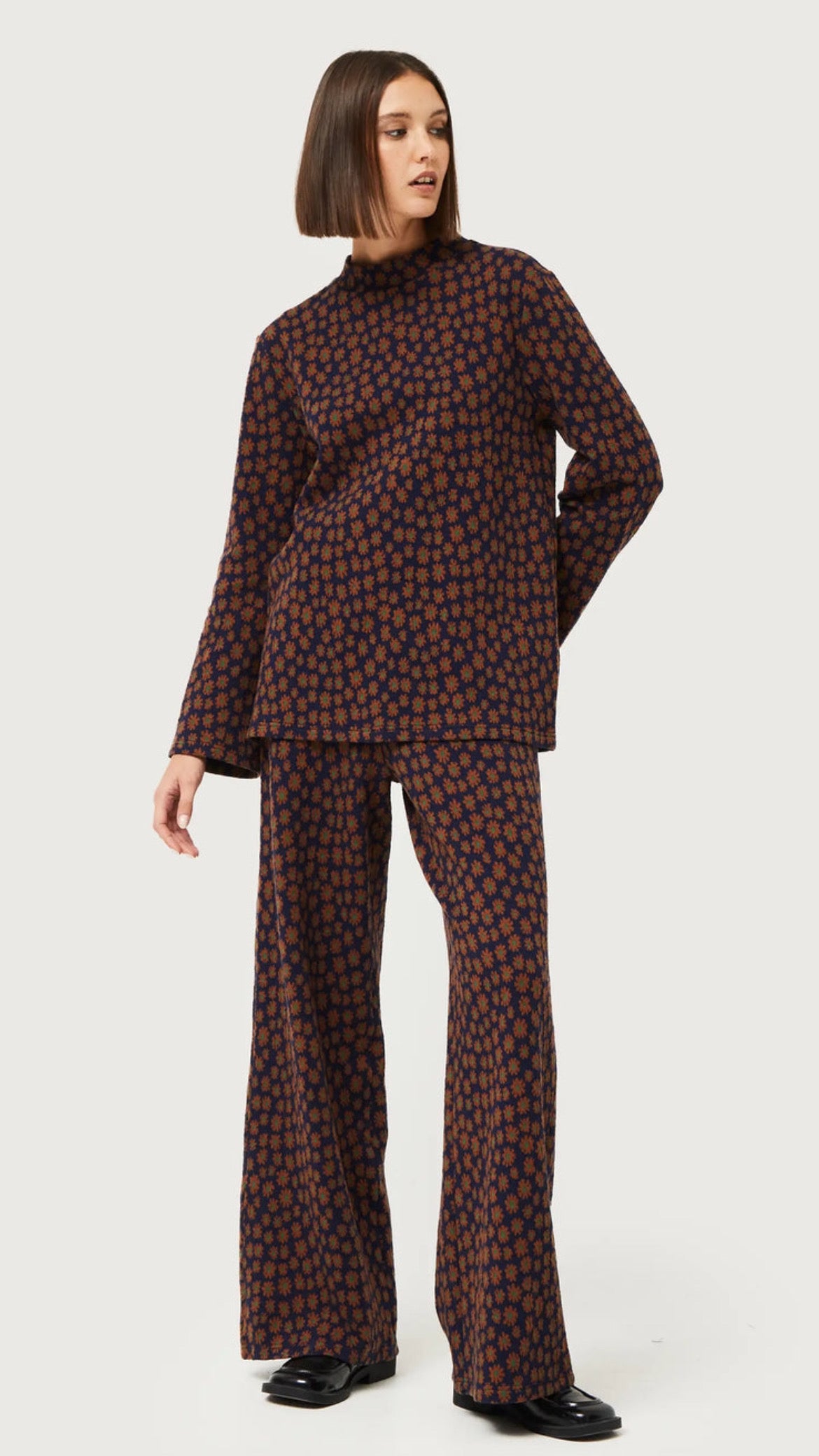 Top de punto jacquard con estampado floral azul