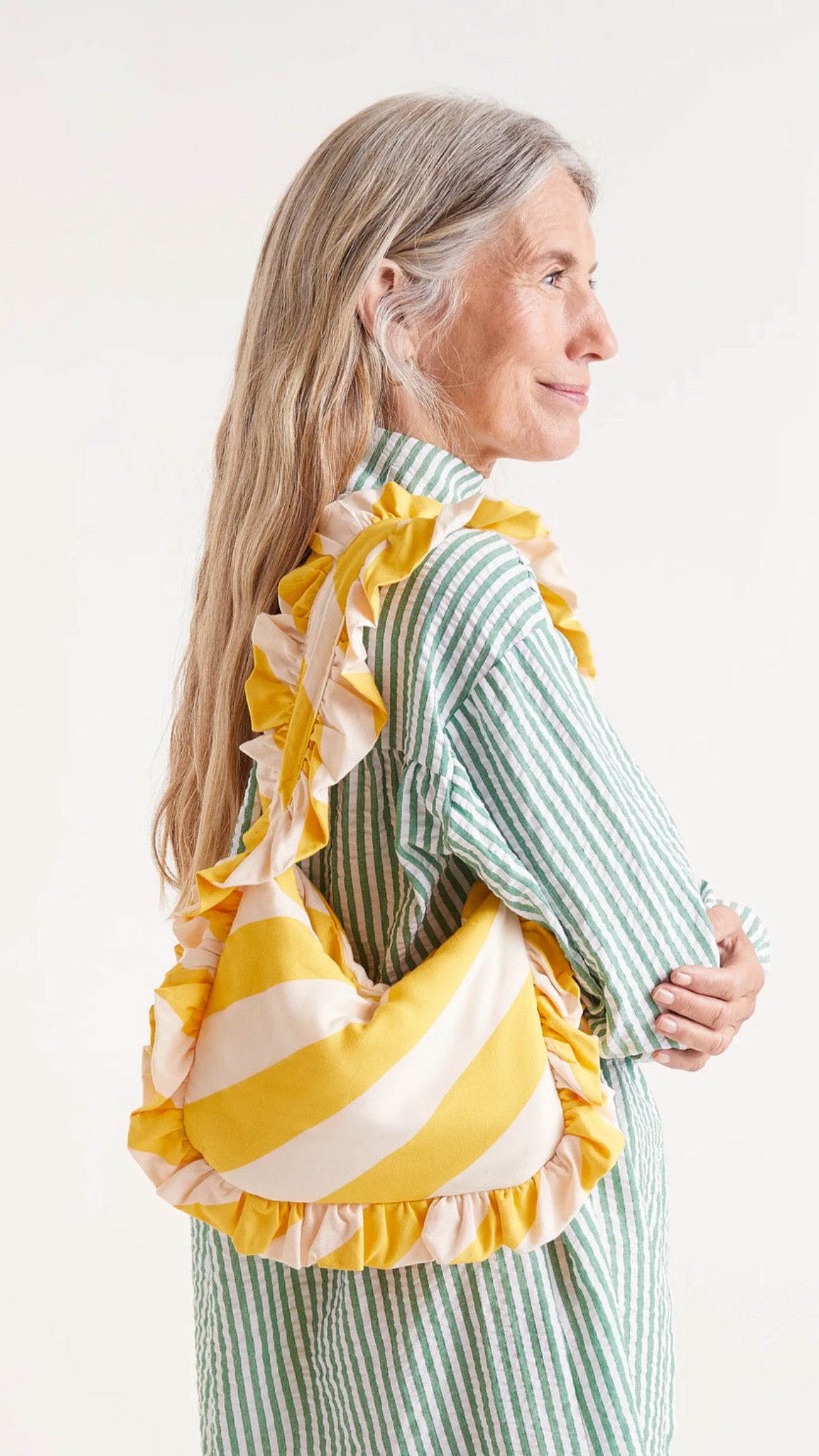 Bolso de hombro con volantes y estampado de rayas amarillas