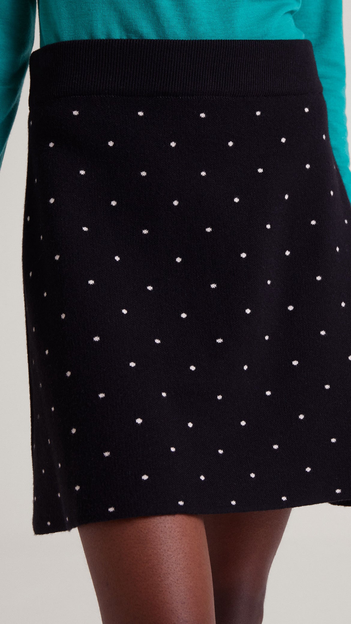 Falda corta punto jacquard con estampado miniblack