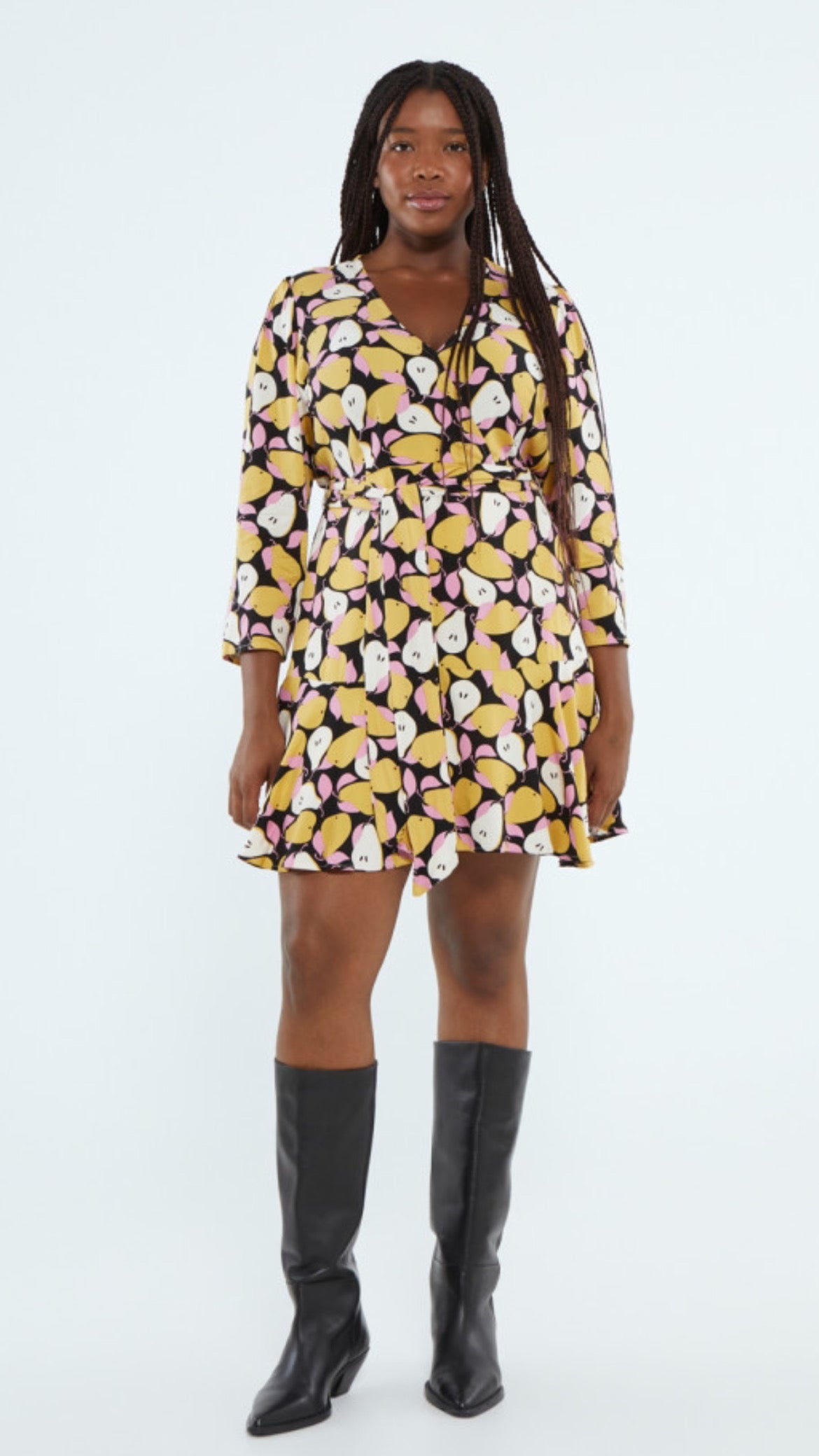 Vestido corto cruzado con estampado de peras