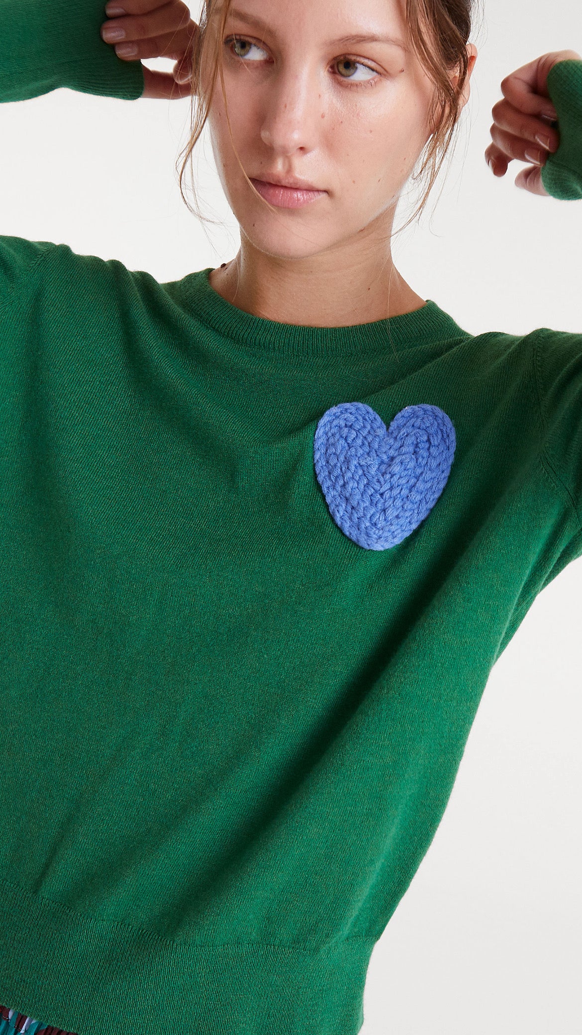 Jersey de punto verde con print corazón