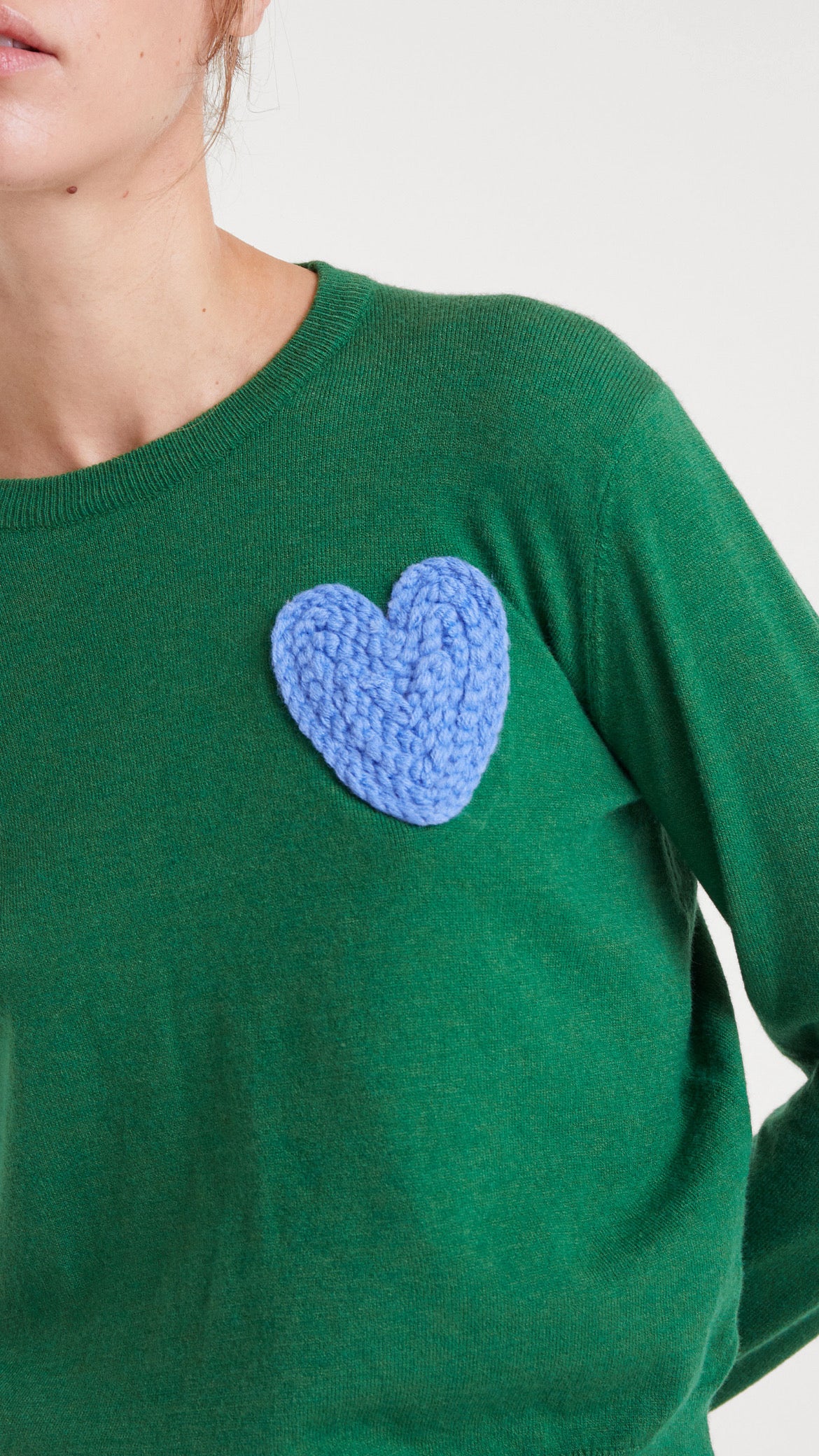 Jersey de punto verde con print corazón