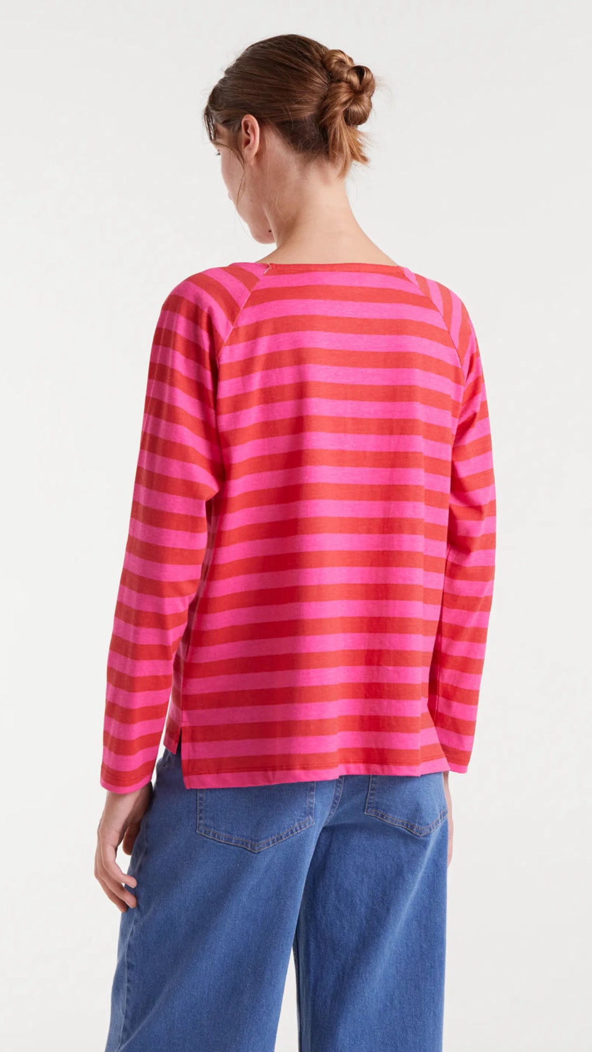 Camiseta 100% algodón con estampado de rayas rosa y bordado de luna
