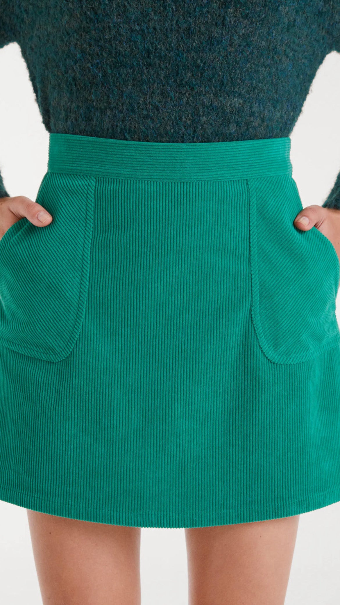 Falda corta de pana verde