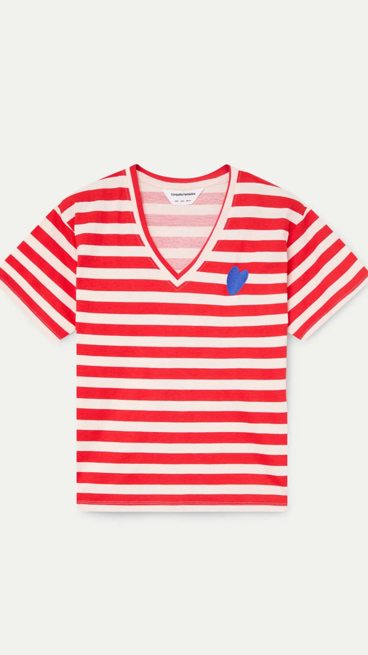 Camiseta con estampado de rayas rojas con bordado de corazón