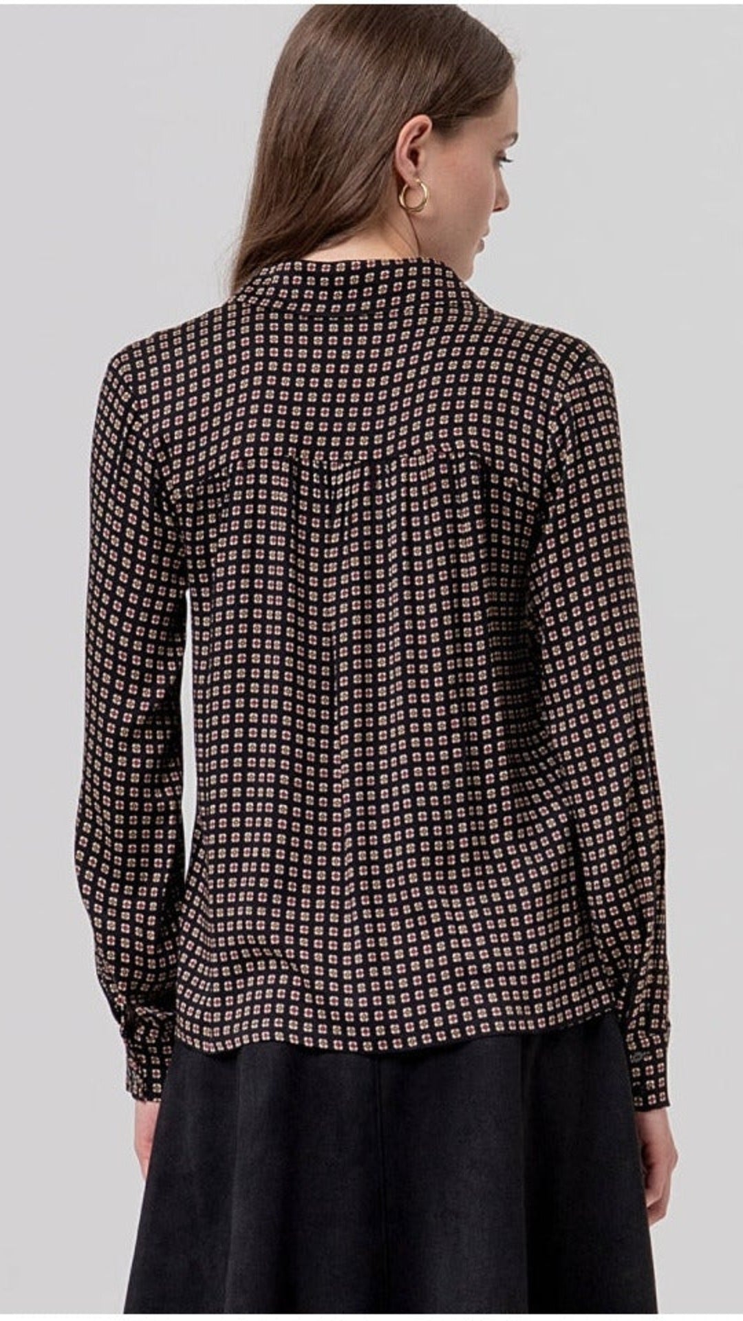 Camisa Surkana fluida con estampado tipo pañuelo Negro | imagen 4