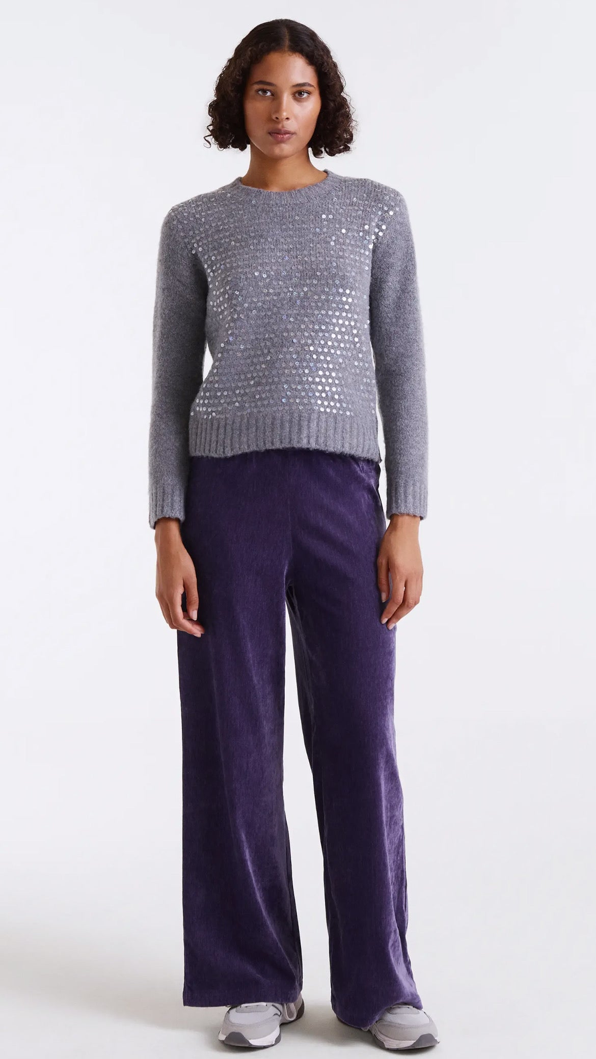 Jersey de punto gris con detalles en lentejuelas