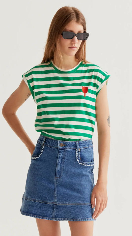Camiseta con estampado de rayas verdes con bordado de tulipán