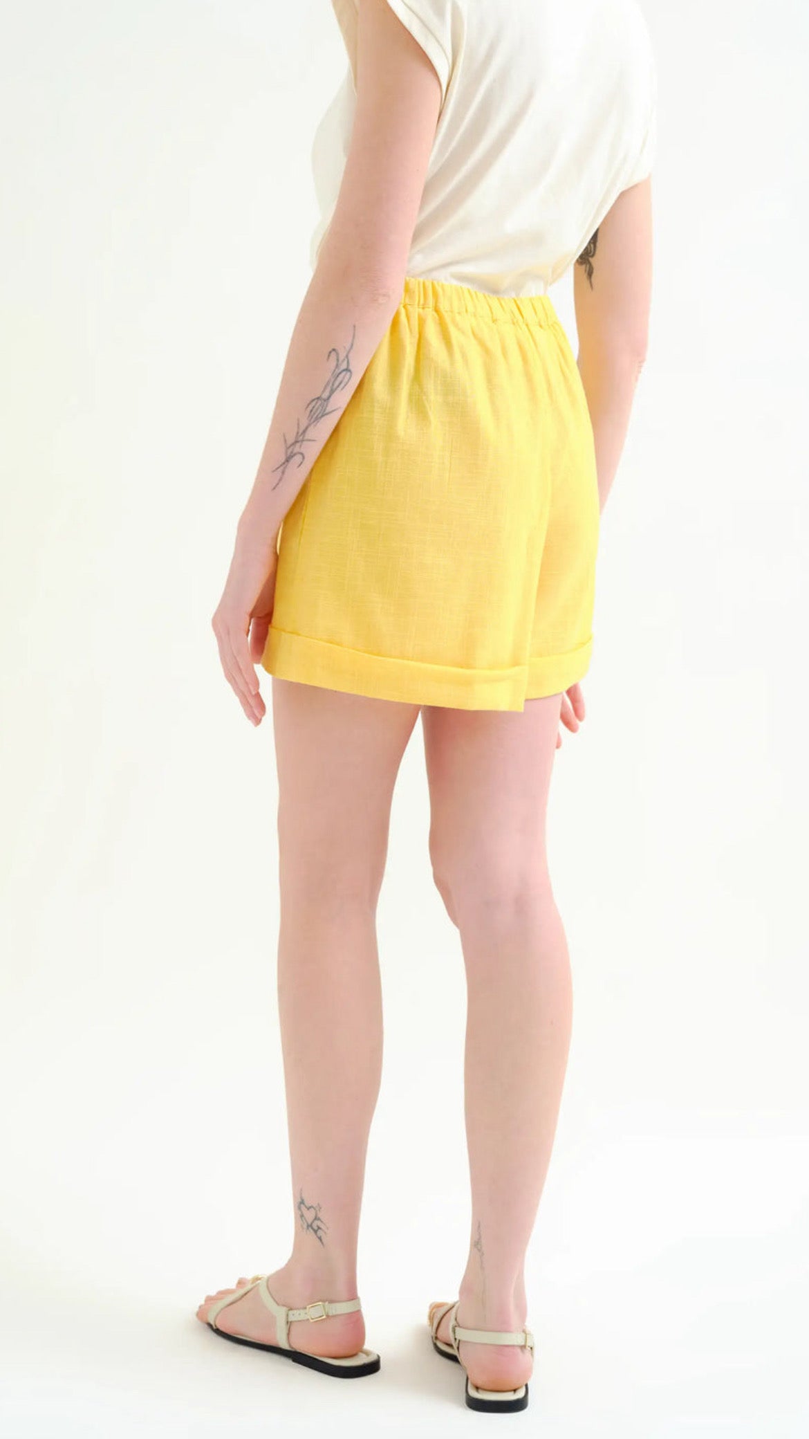 Shorts 100% algodón amarillo