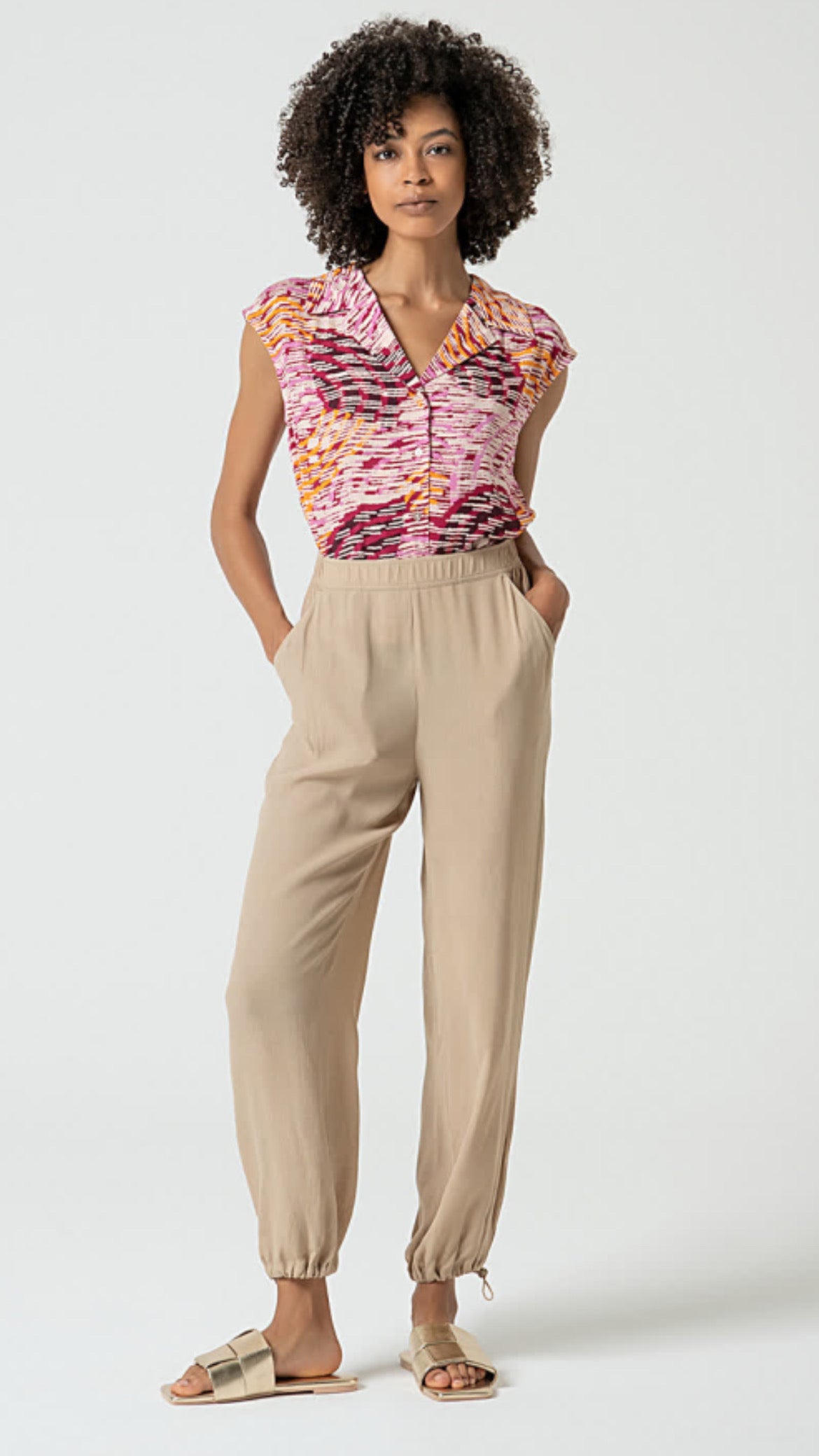 Pantalón jogger en crepe viscosa liso Safari