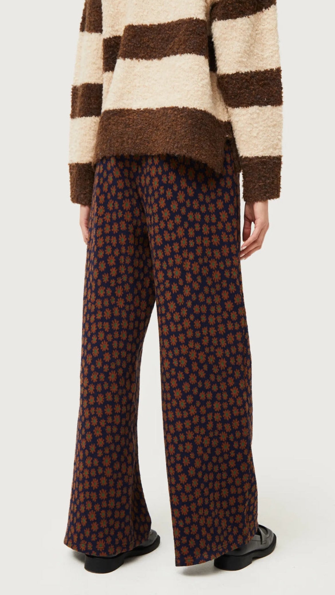 Jacquard knit trousers with blue floral print