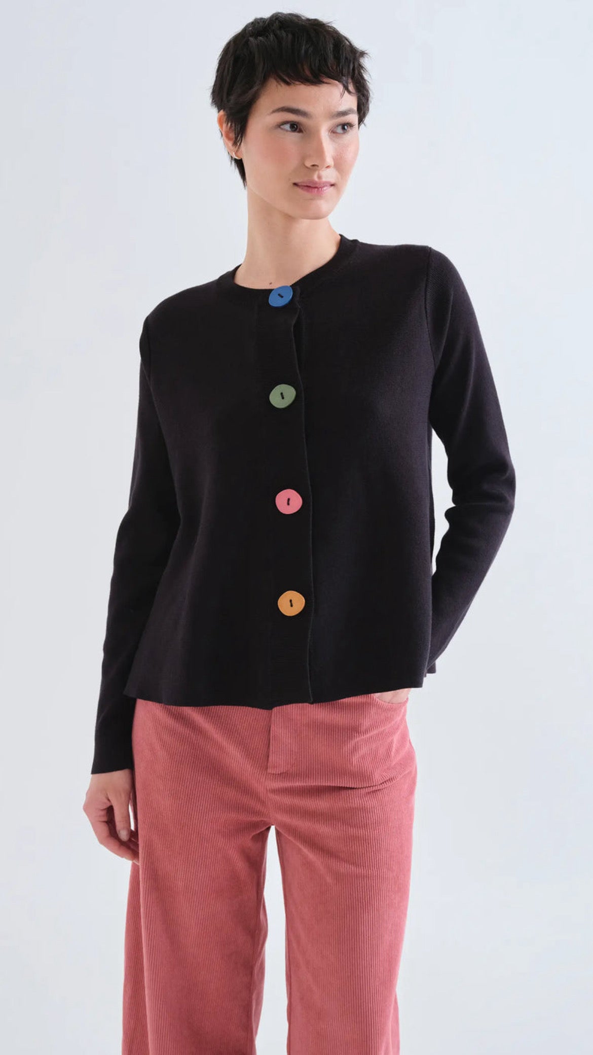 Cárdigan negro con botones grandes multicolor