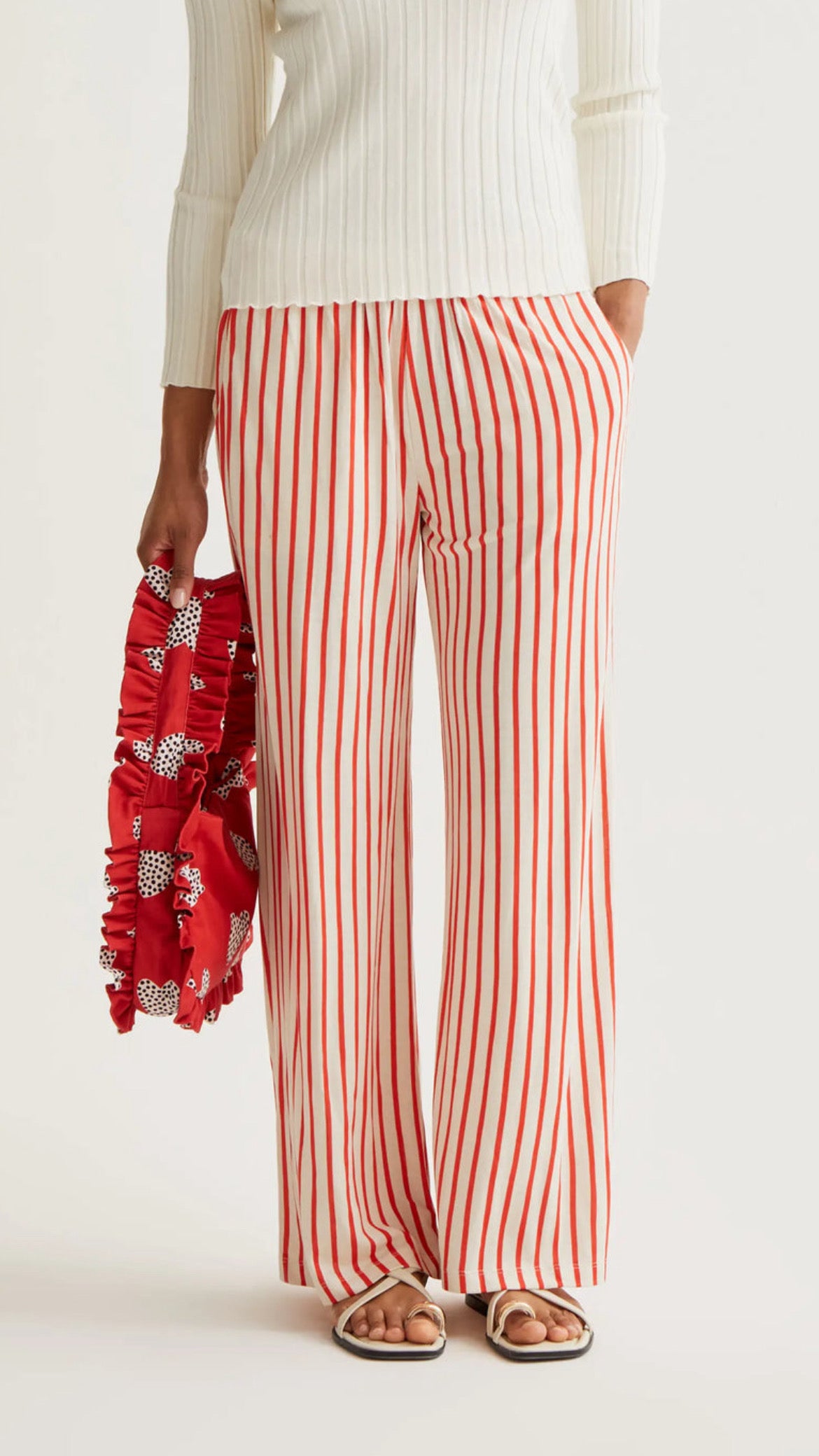 Pantalón con estampado rayas rojas