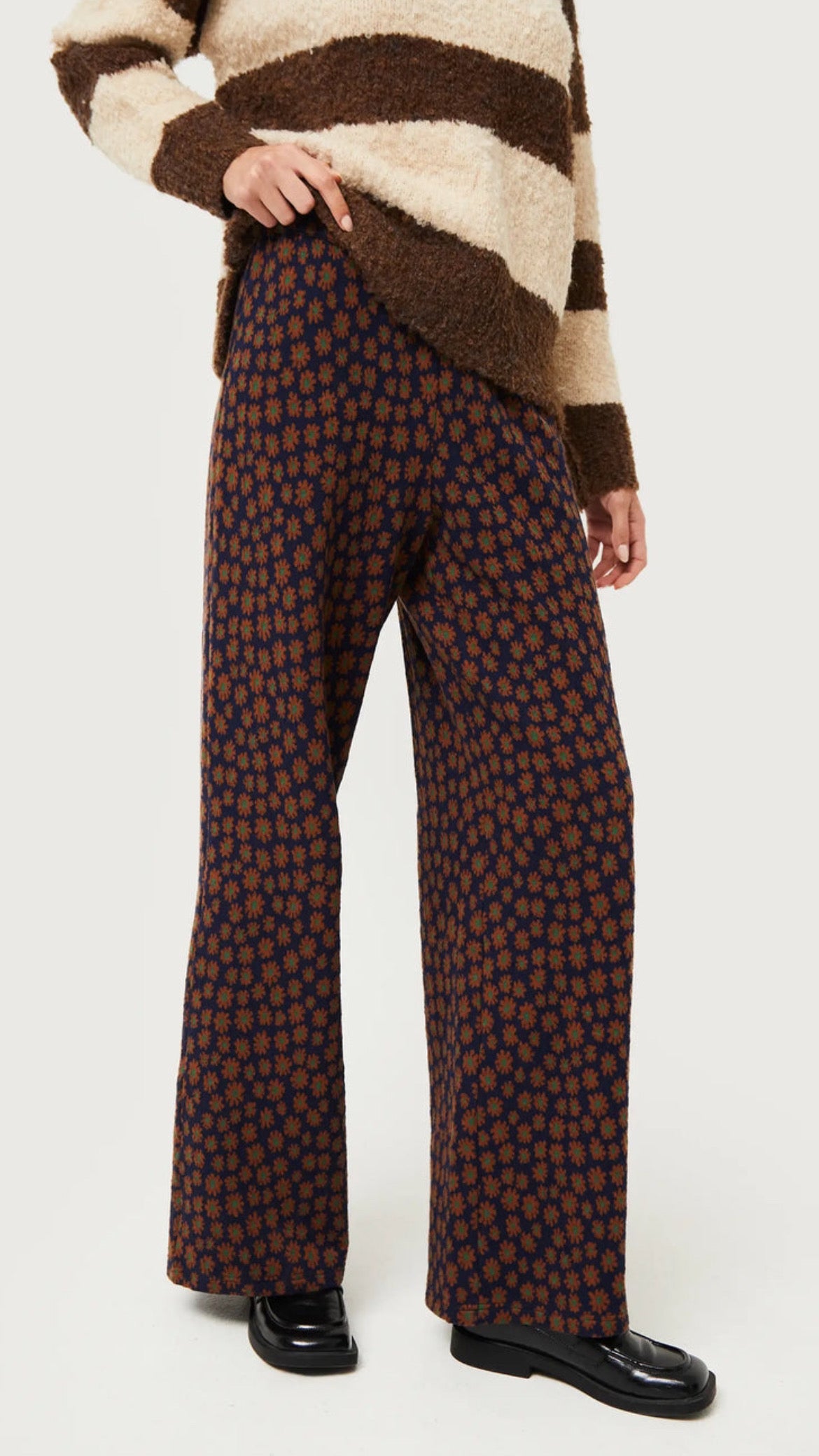 Jacquard knit trousers with blue floral print