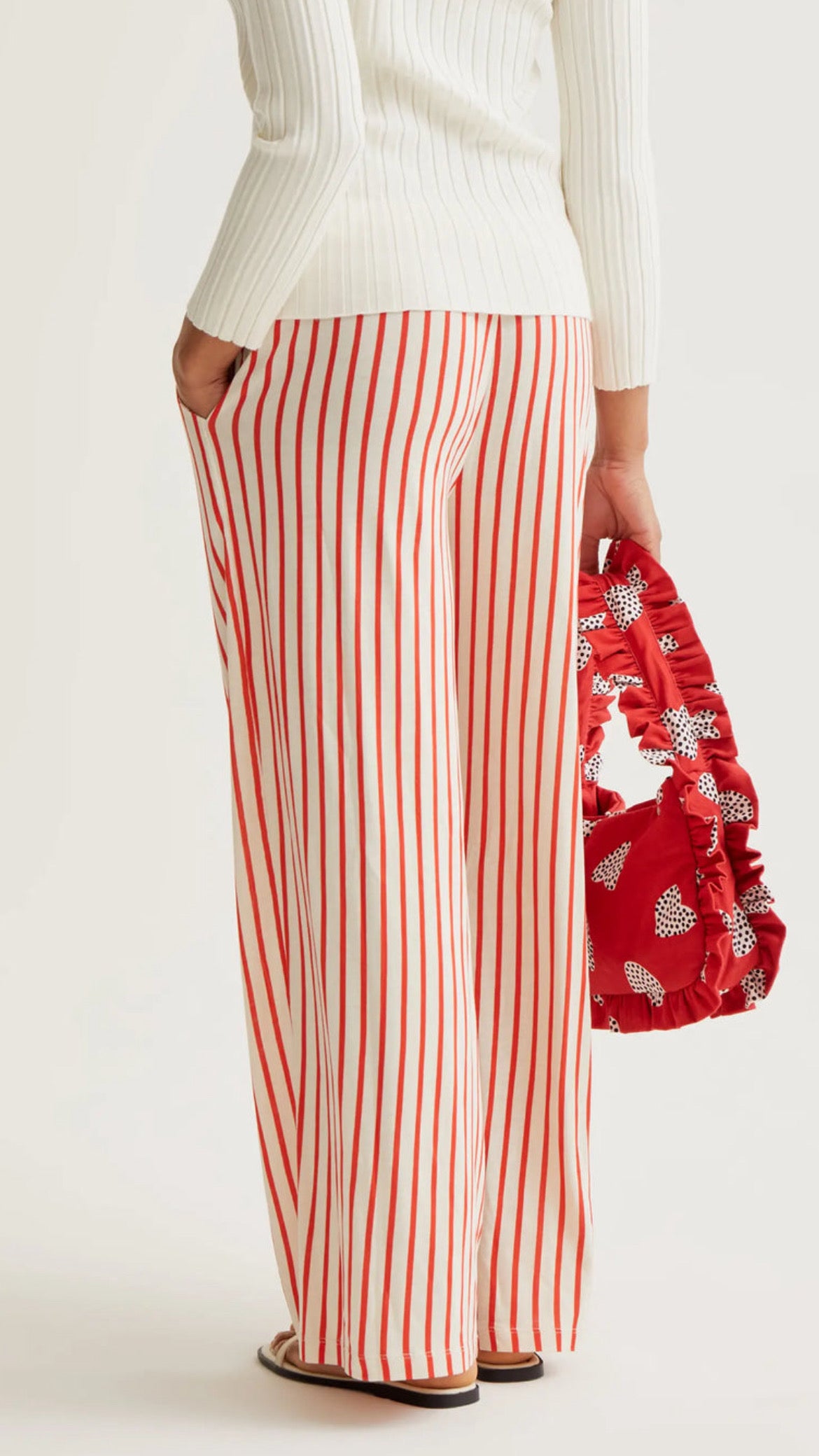 Pantalón con estampado rayas rojas