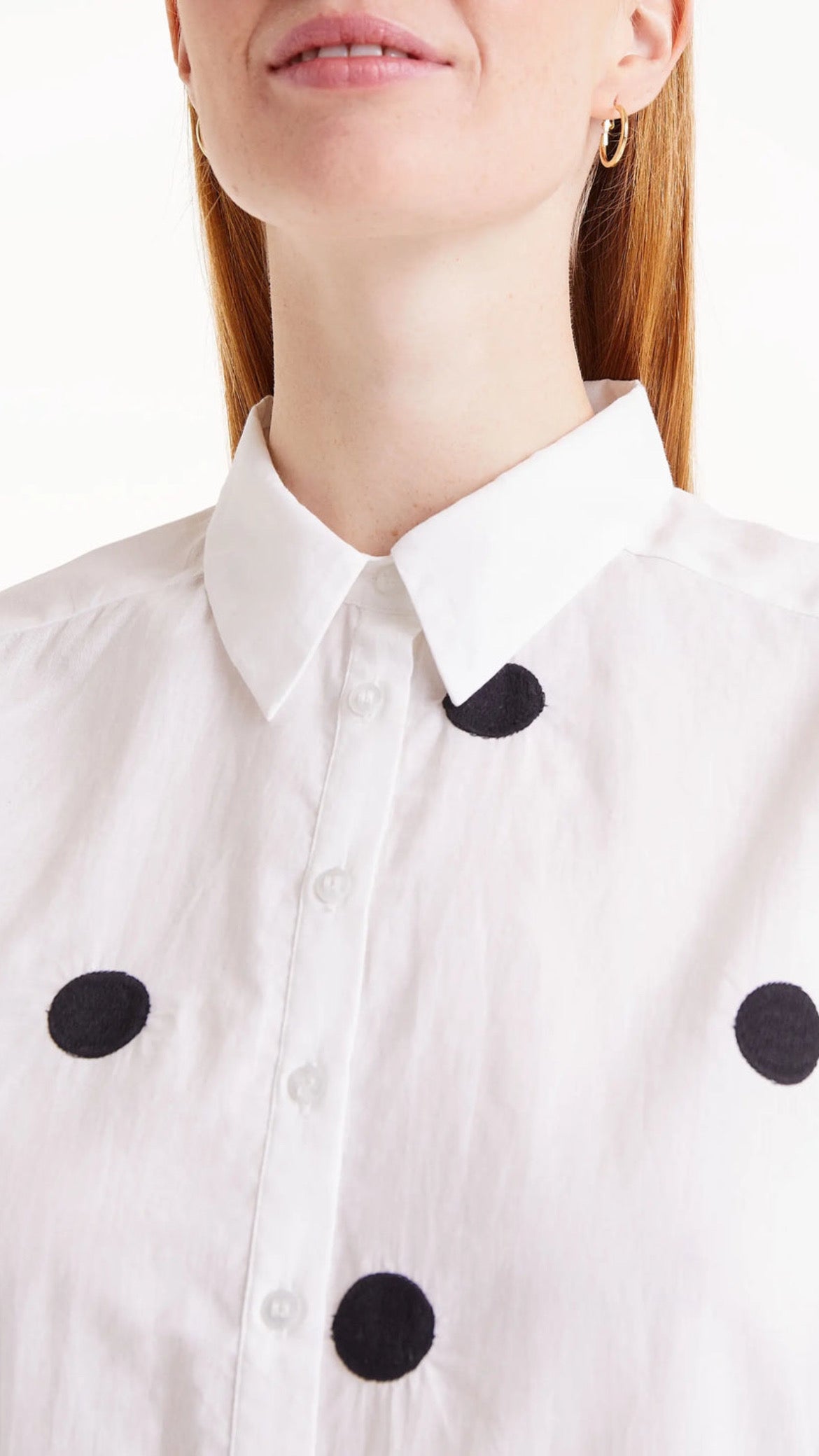Camisa manga corta estampado lunares negra