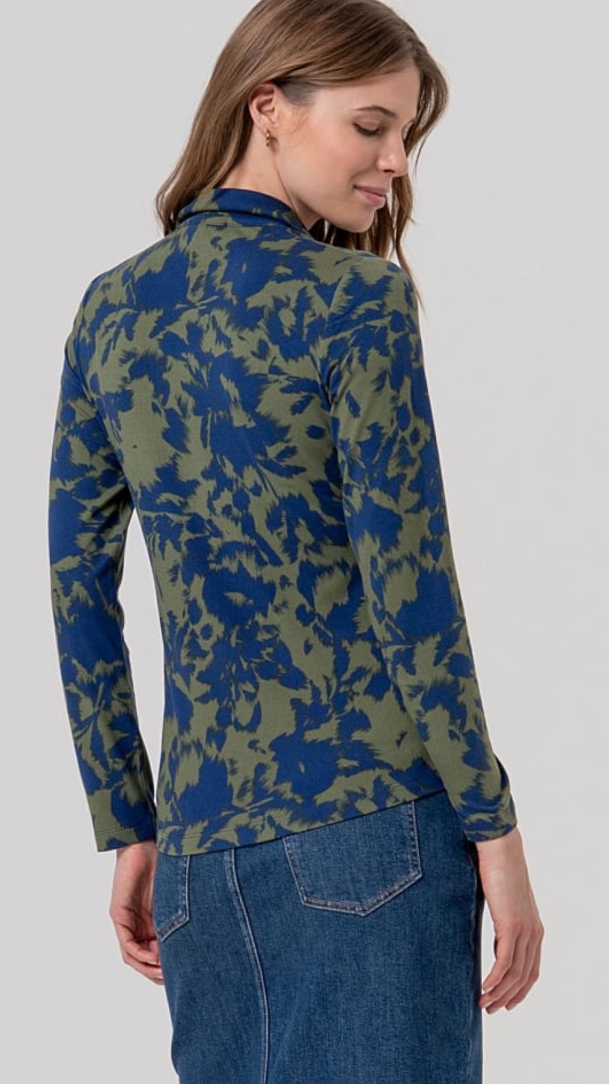 Camisa entallada estampada azul