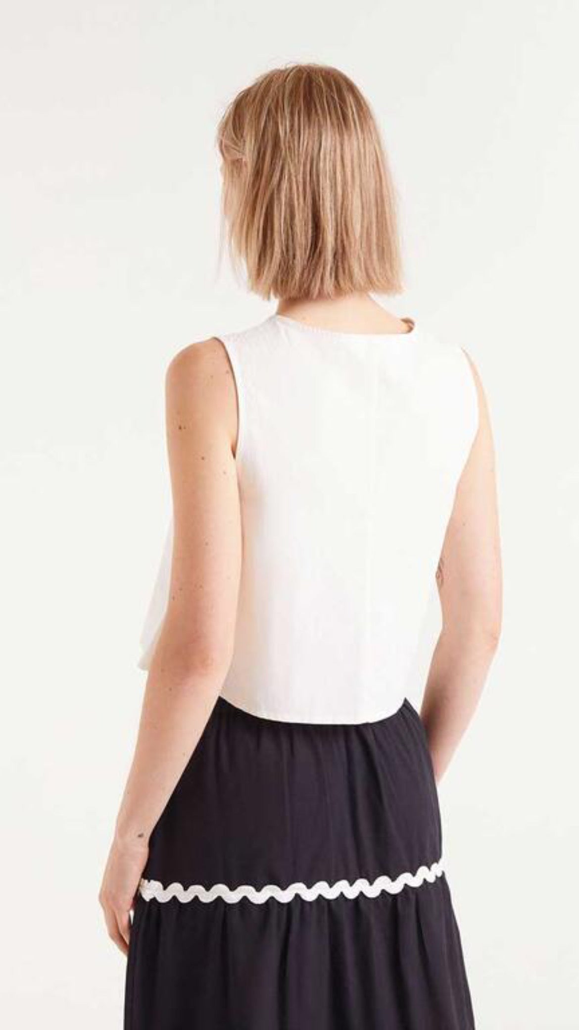 Top sin mangas con botones blanco