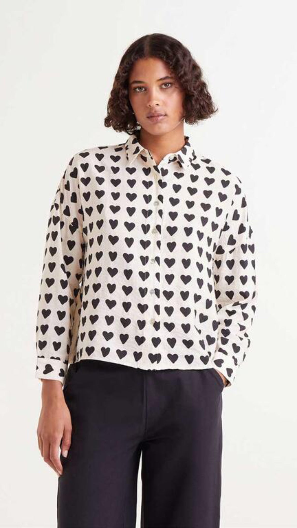 Camisa fluida estampada de corazones