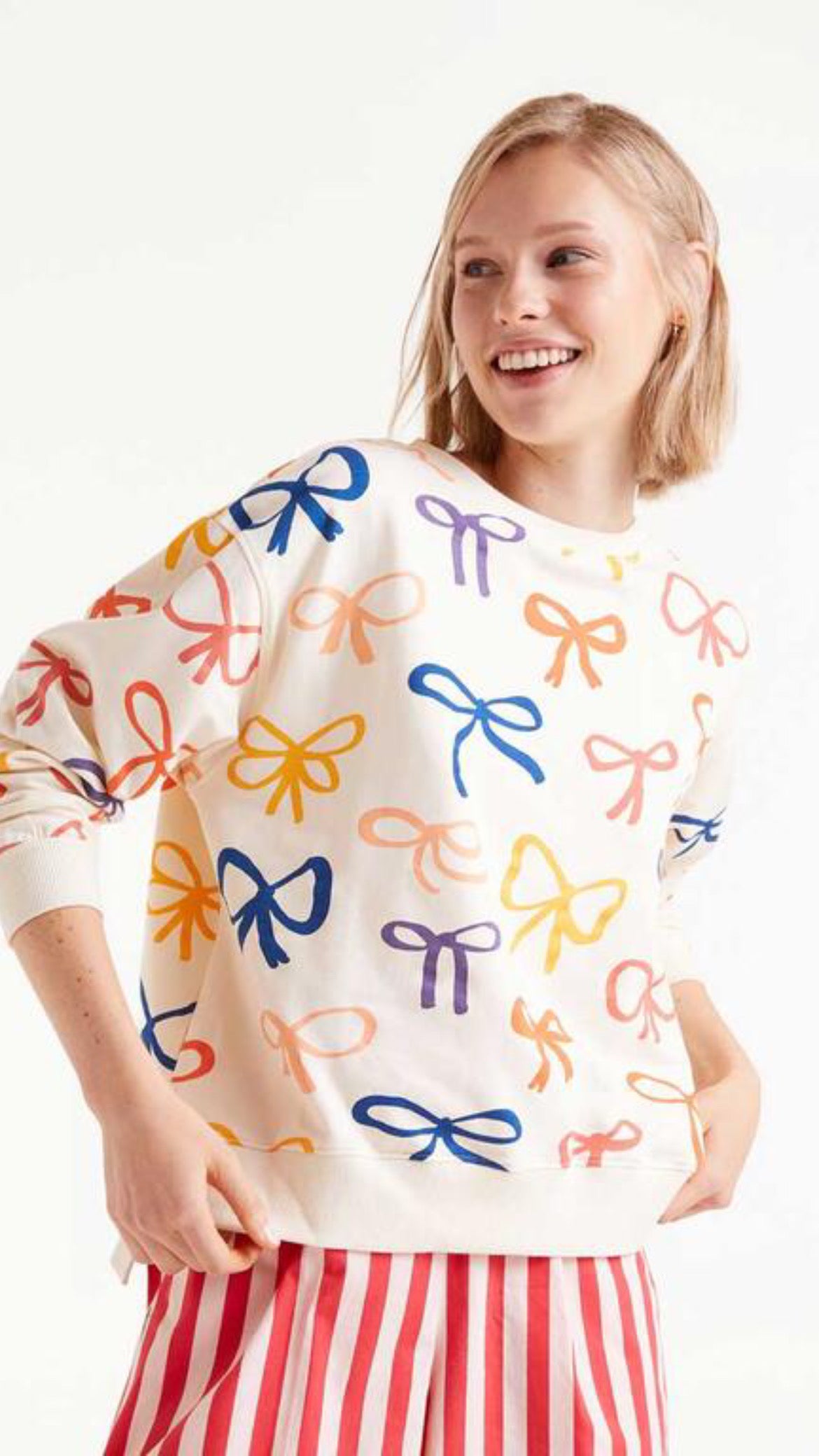 Sudadera estampado lazos