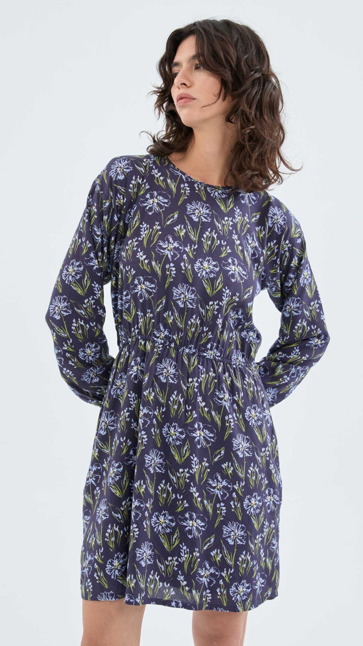 Vestido corto en viscosa LENZING ECOVERO con estampado floral azul