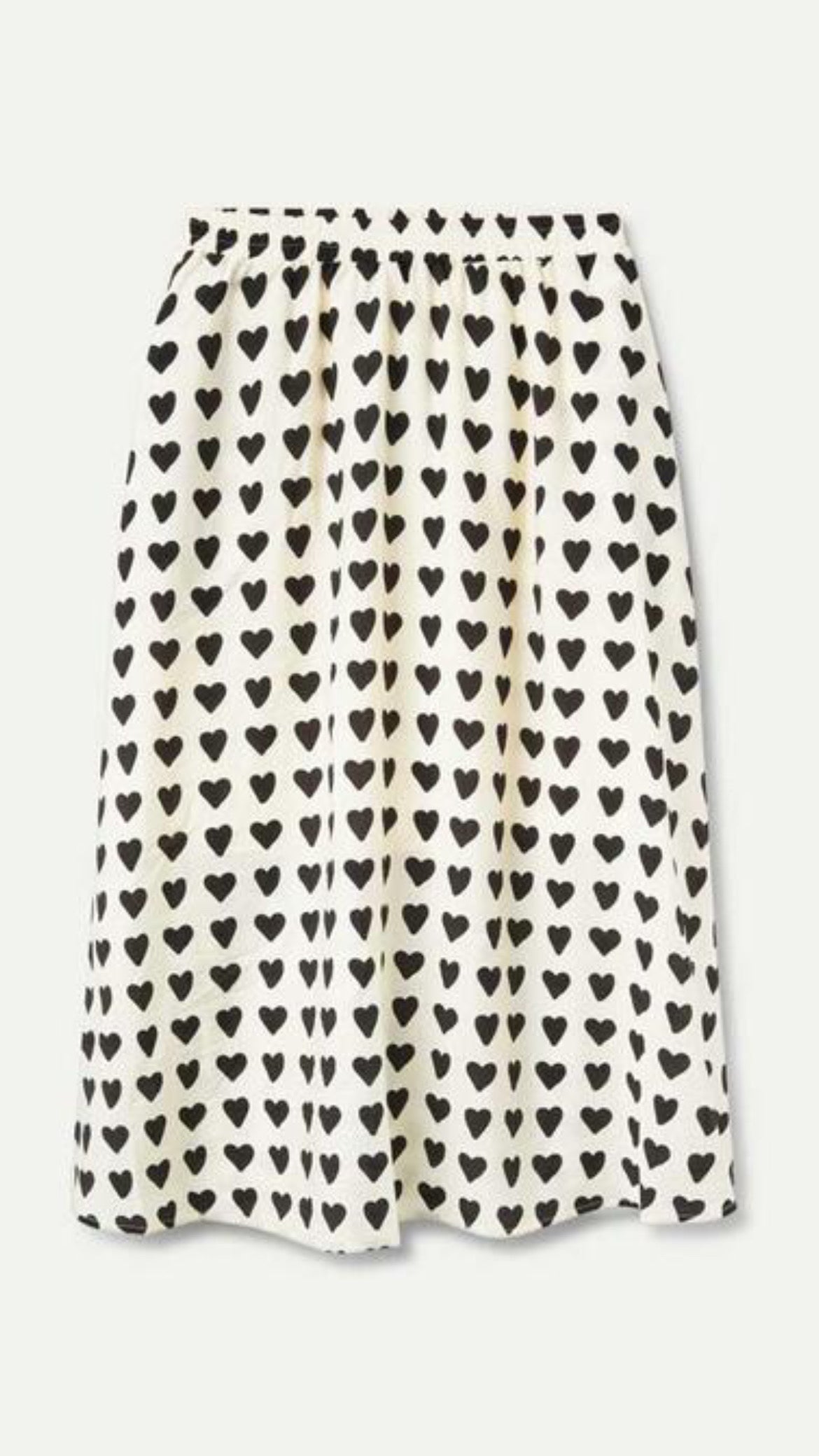 Falda midi fluida en crepe ligero con estampado de corazones