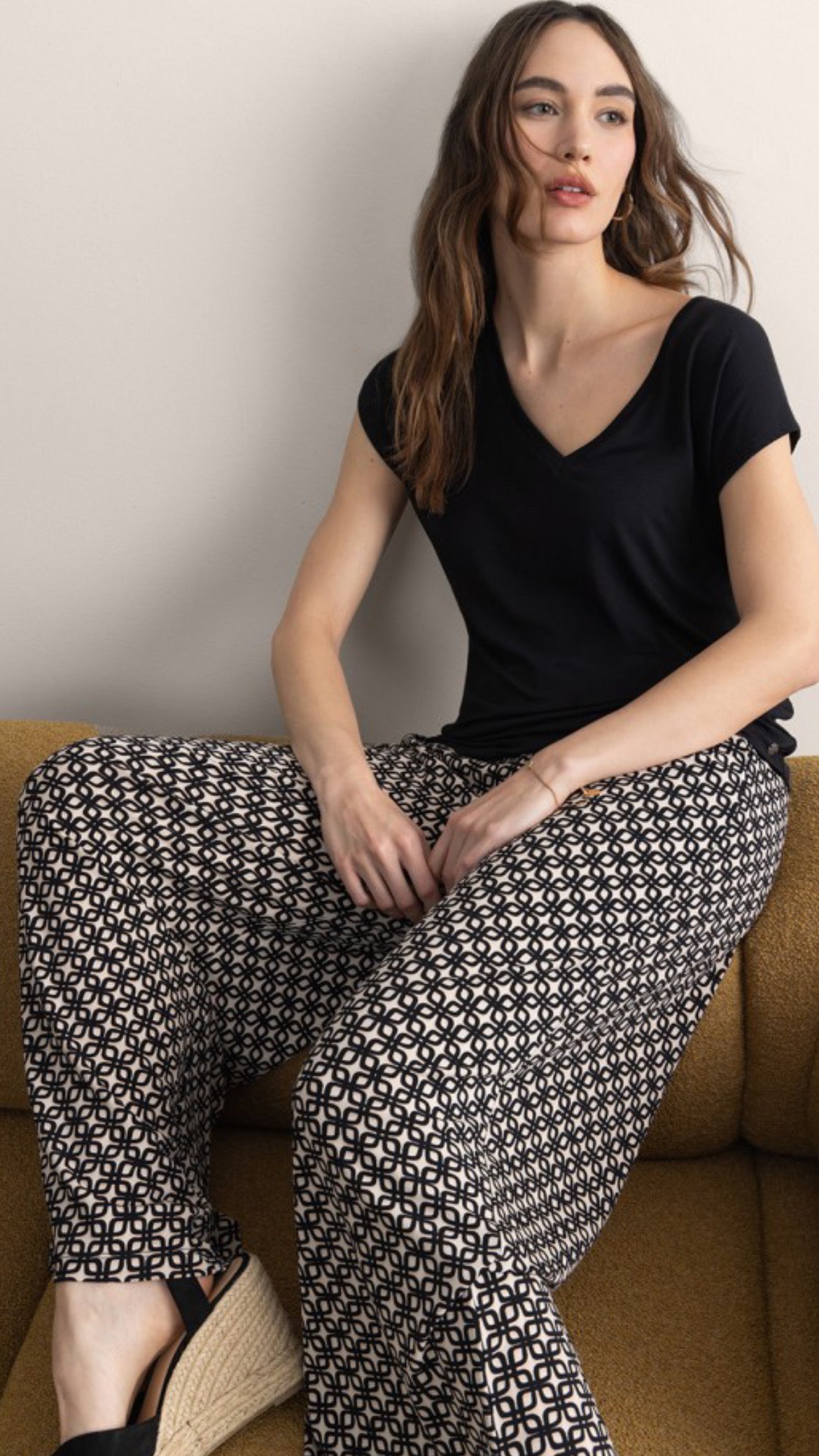 Pantalón culote elástico estampado negro