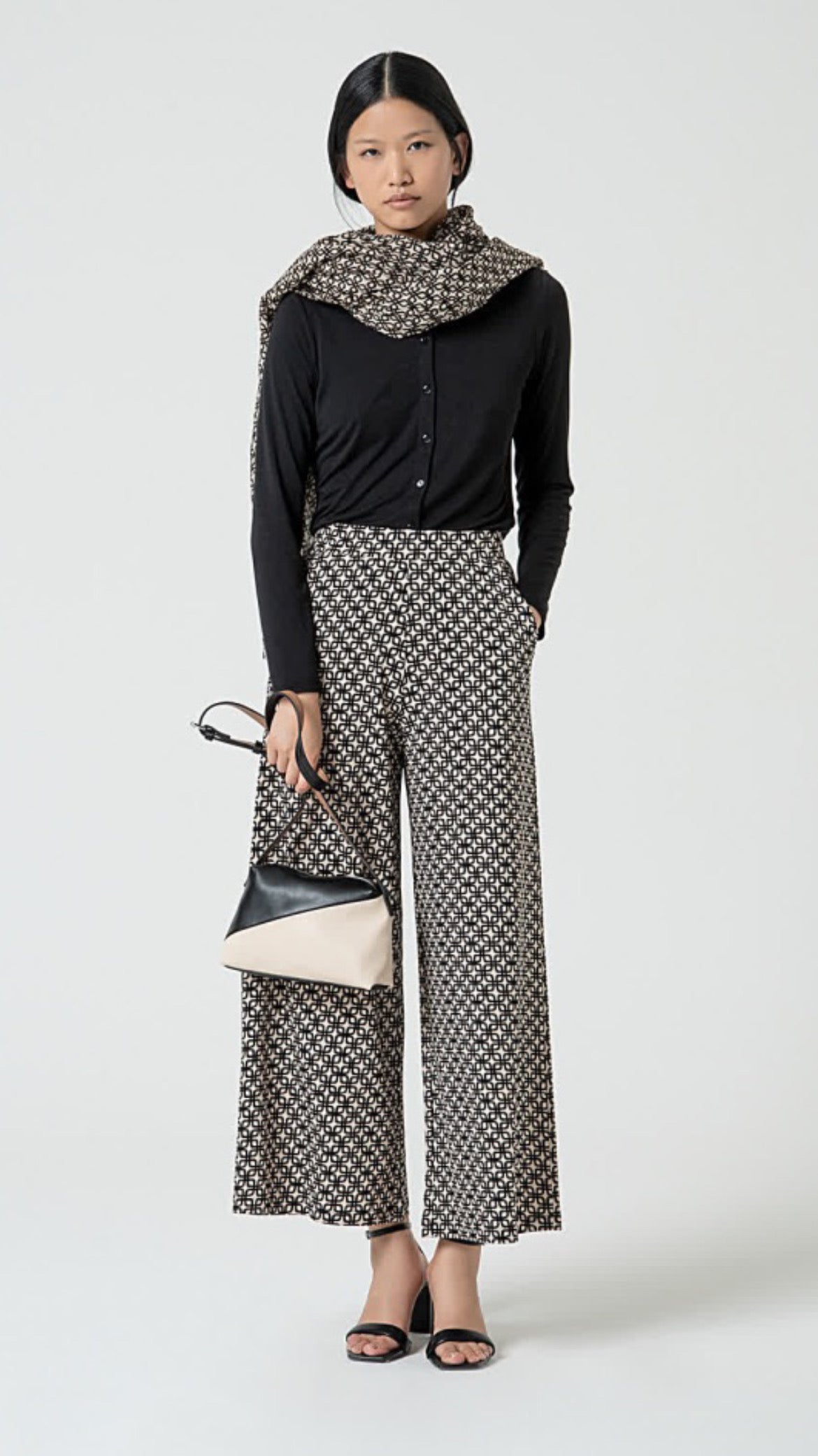 Pantalón culote elástico estampado negro