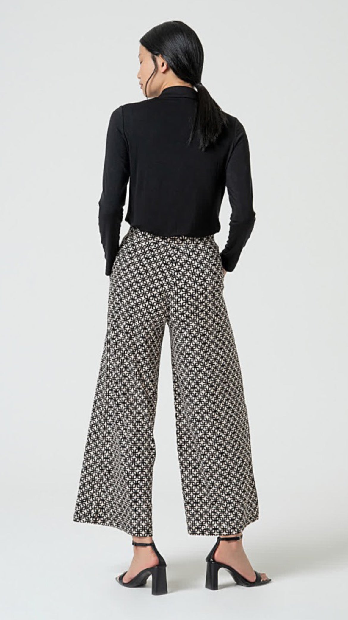 Pantalón culote elástico estampado negro