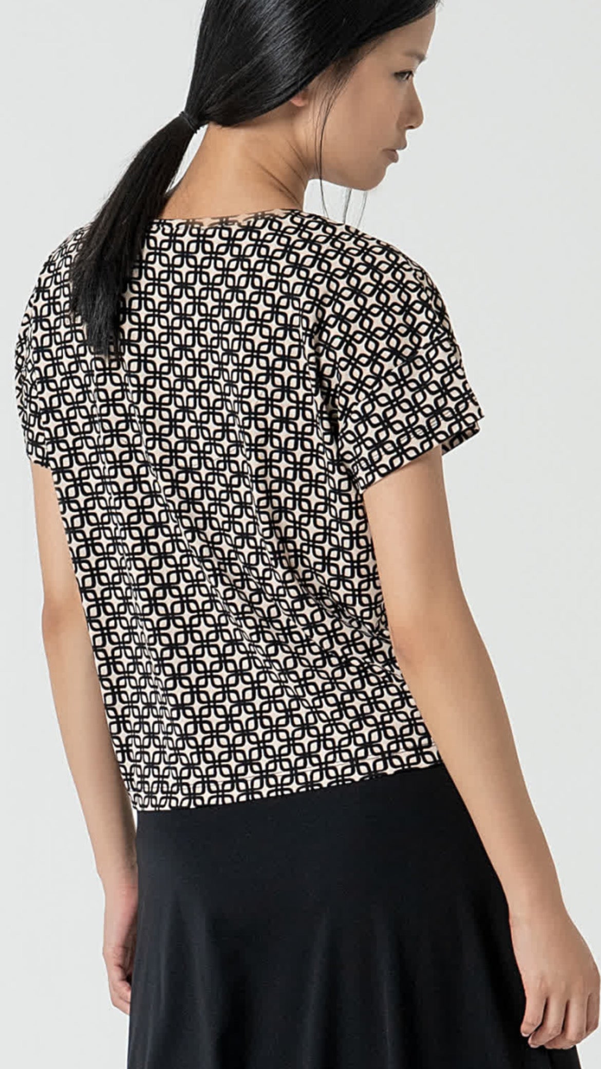 Camiseta elástica estampado negro