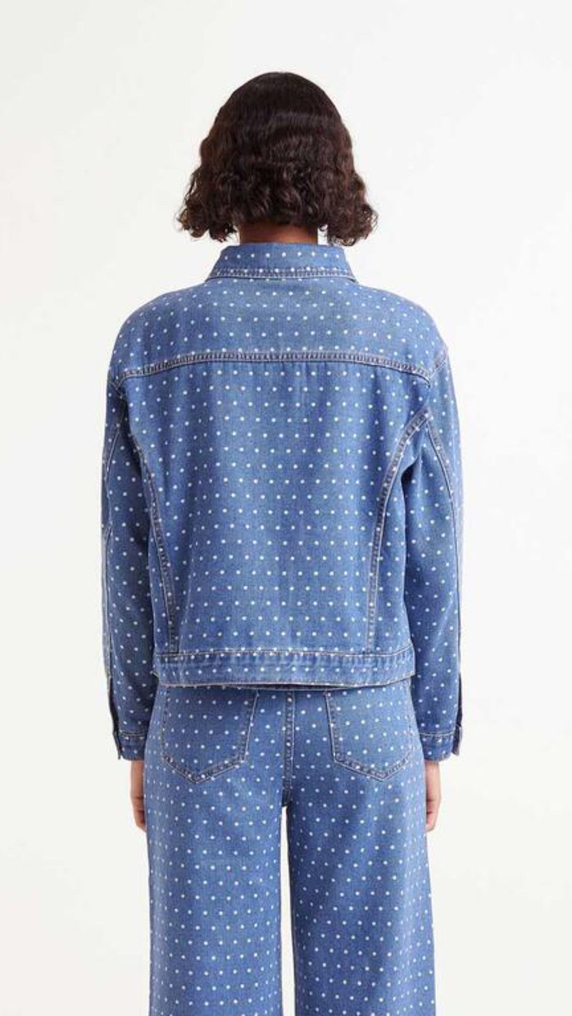 Chaqueta vaquera con estampado lunares