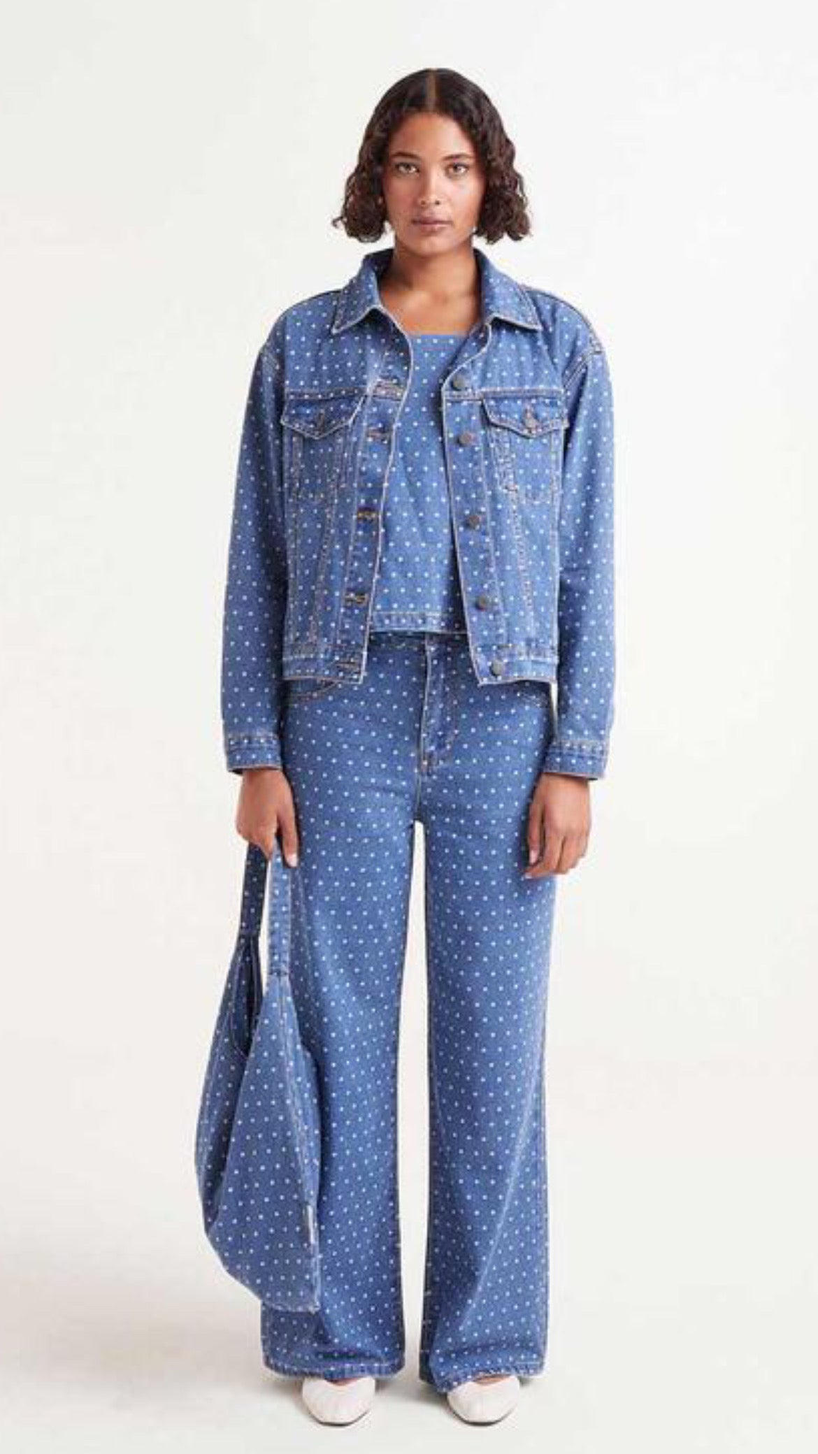 Chaqueta vaquera con estampado lunares