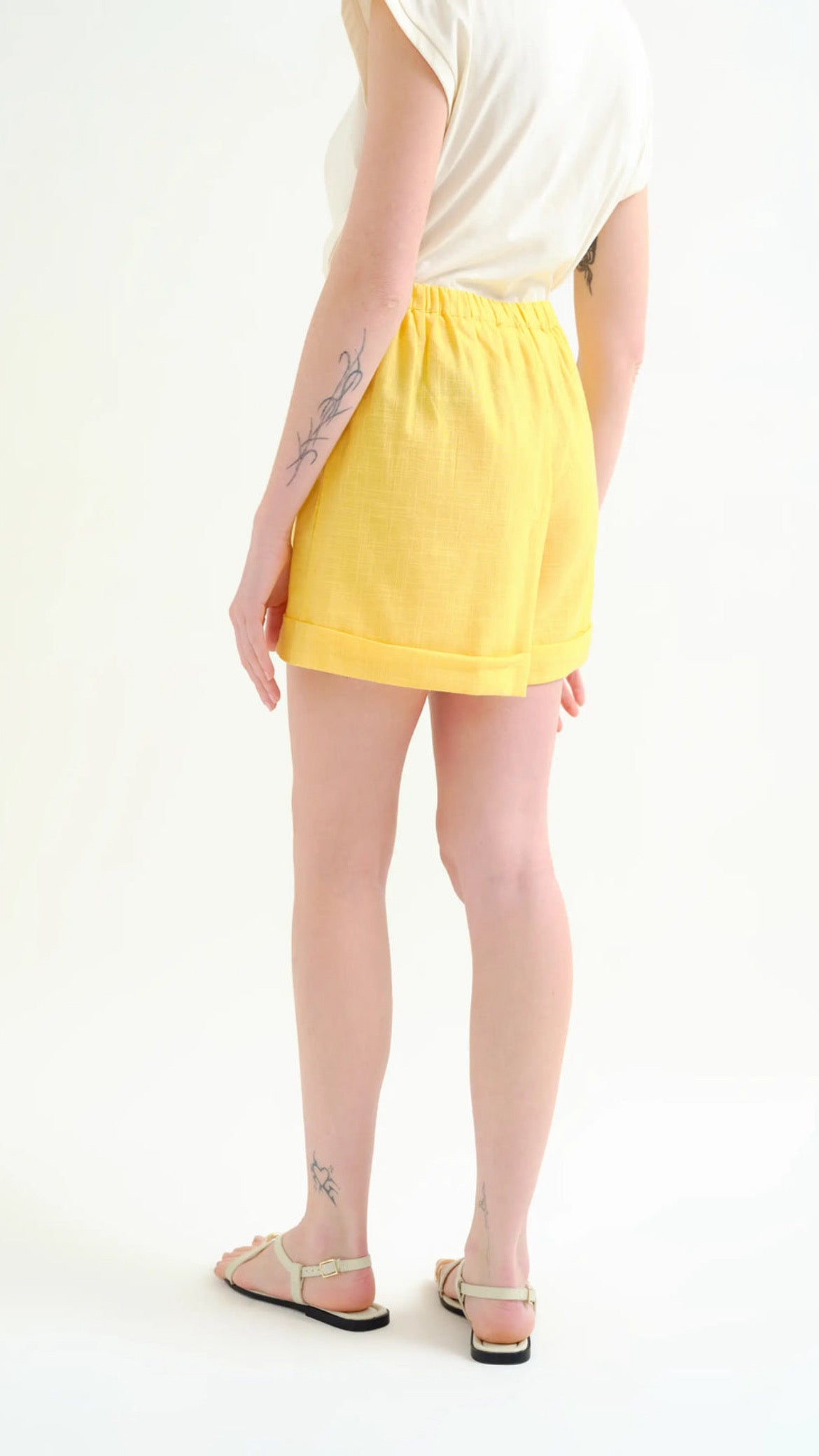 Shorts 100% algodón amarillo
