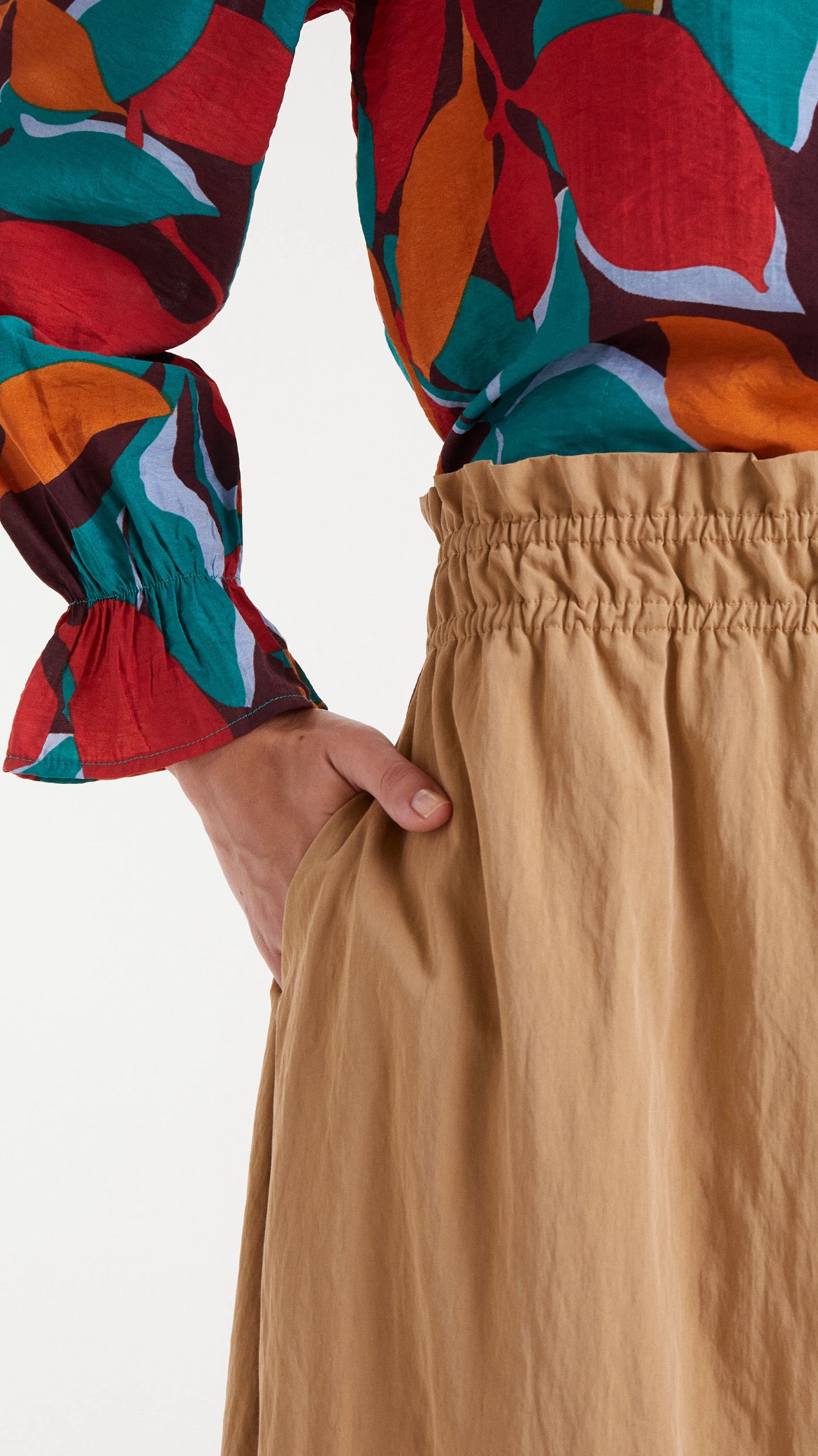 Falda midi camel