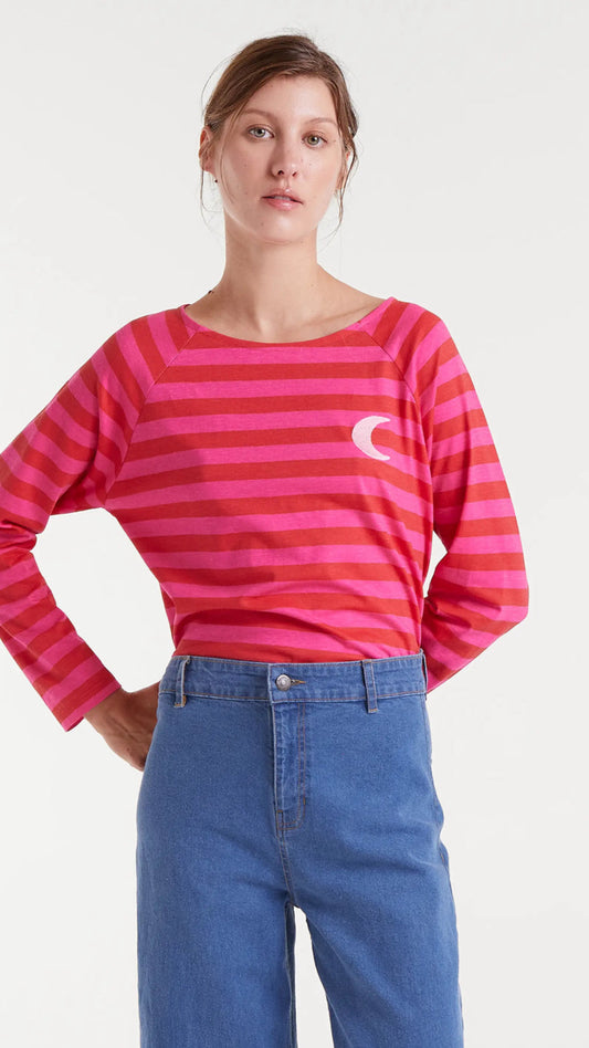 Camiseta 100% algodón con estampado de rayas rosa y bordado de luna