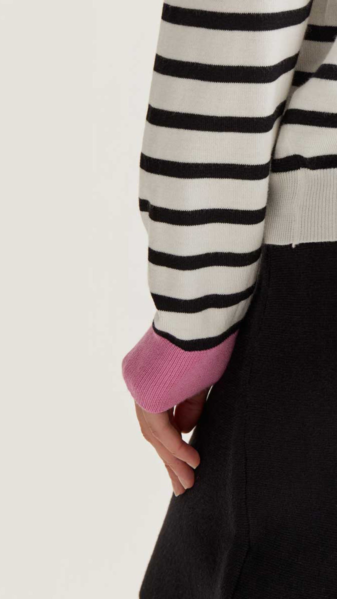 Jersey de punto con estampado de rayas negras y blancas