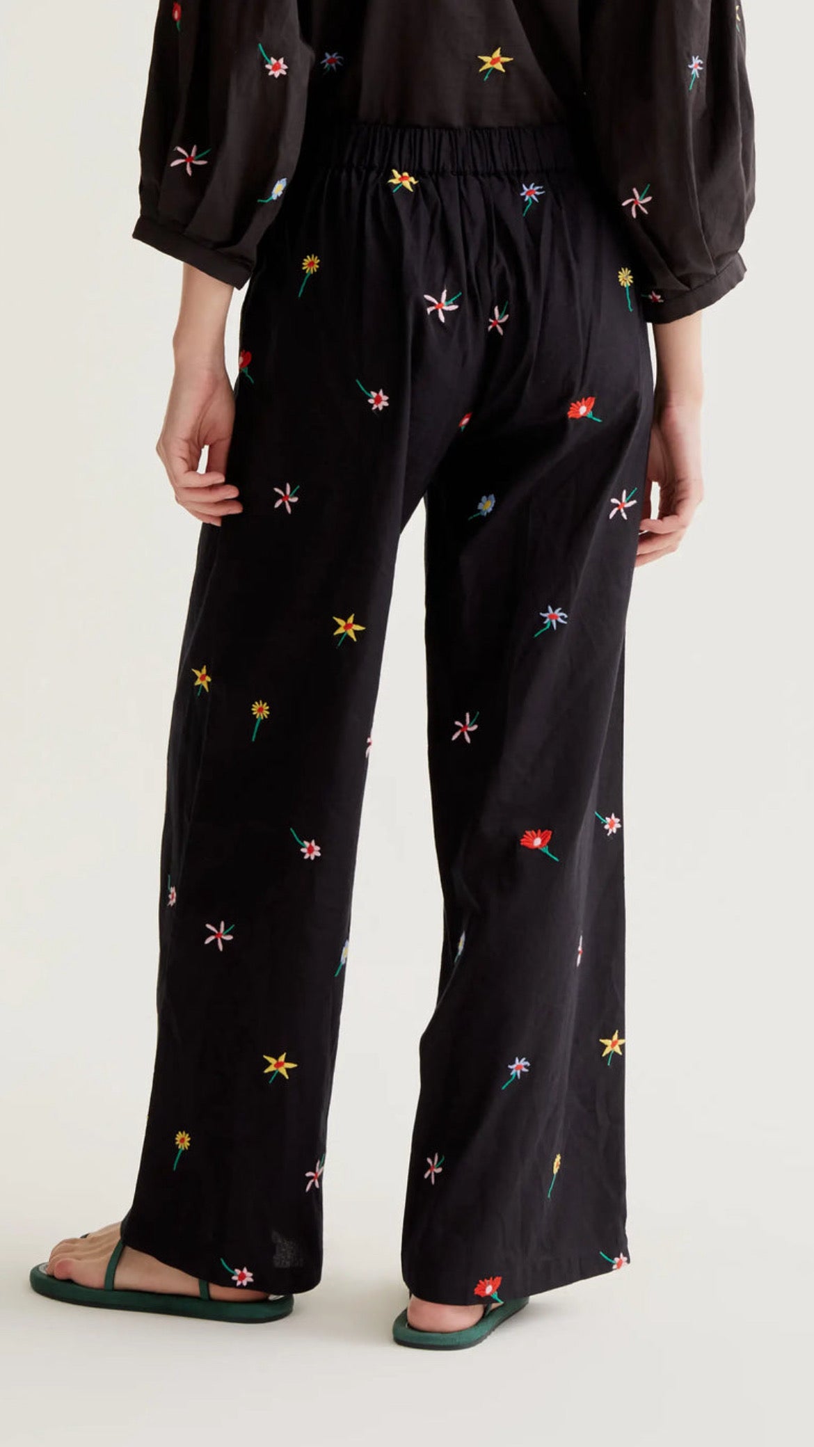 Pantalón con estampado Black Gardener Flowers