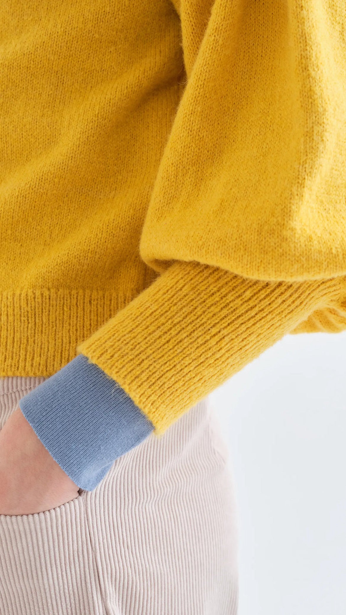 Jersey básico de punto amarillo