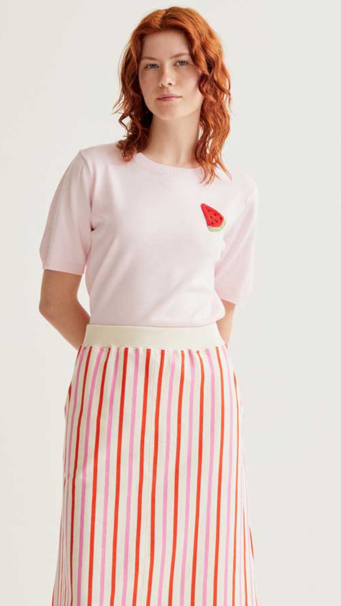 Top de punto rosa con bordado de sandía