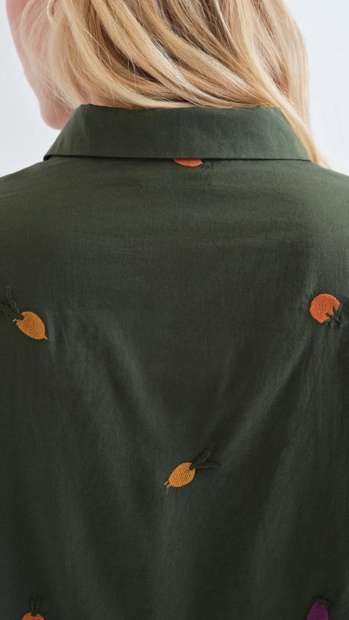 Camisa 100% algodón con bordados vegetales
