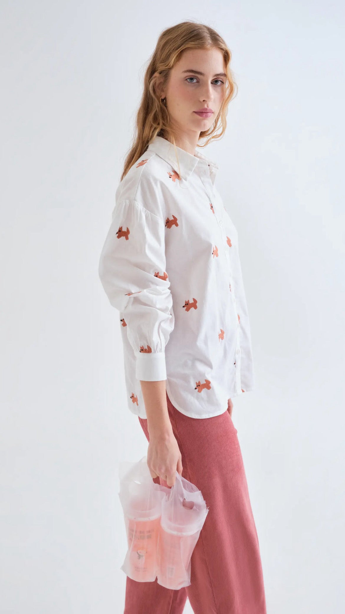 Camisa 100% algodón con bordado de zorritos