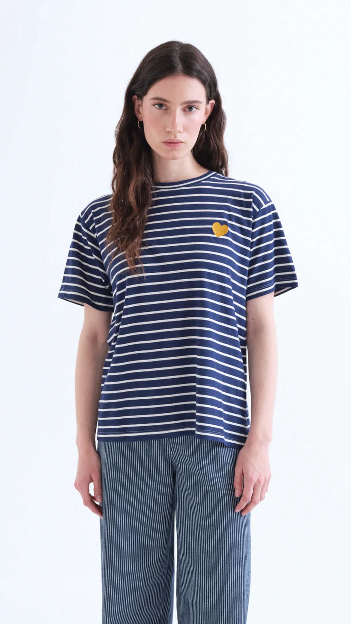 Camiseta 100% algodón con estampado de rayas azul marino