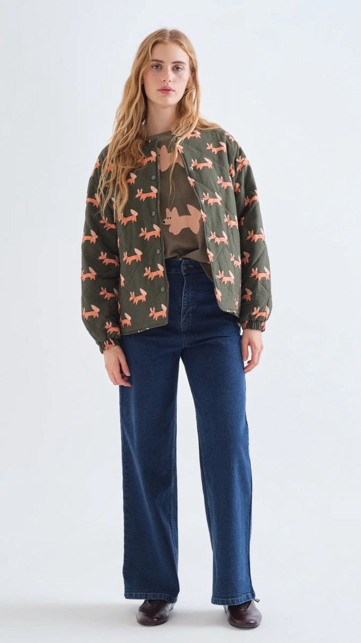 Pantalón vaquero azul marino con bolsillos de corazones