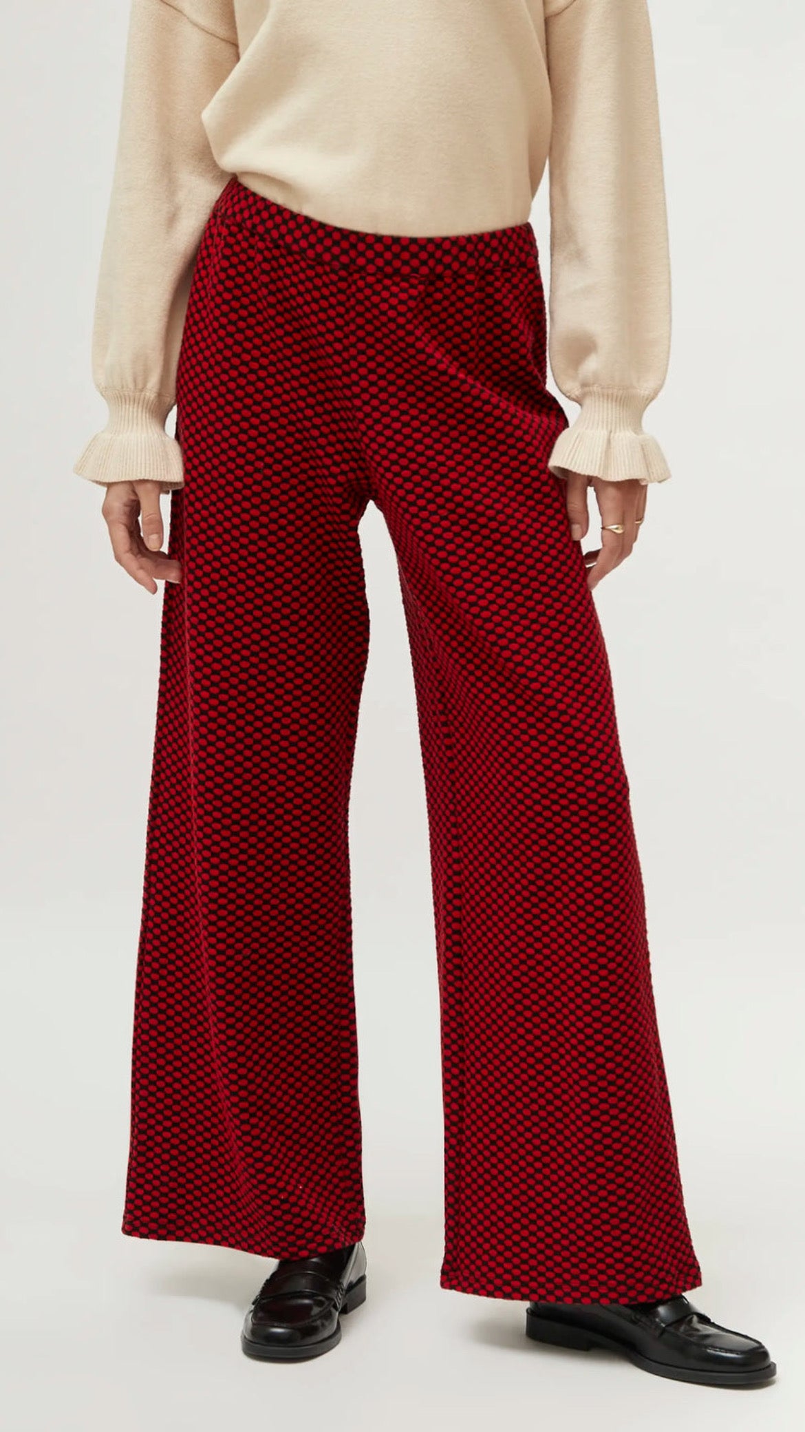 Red jacquard print knit trousers