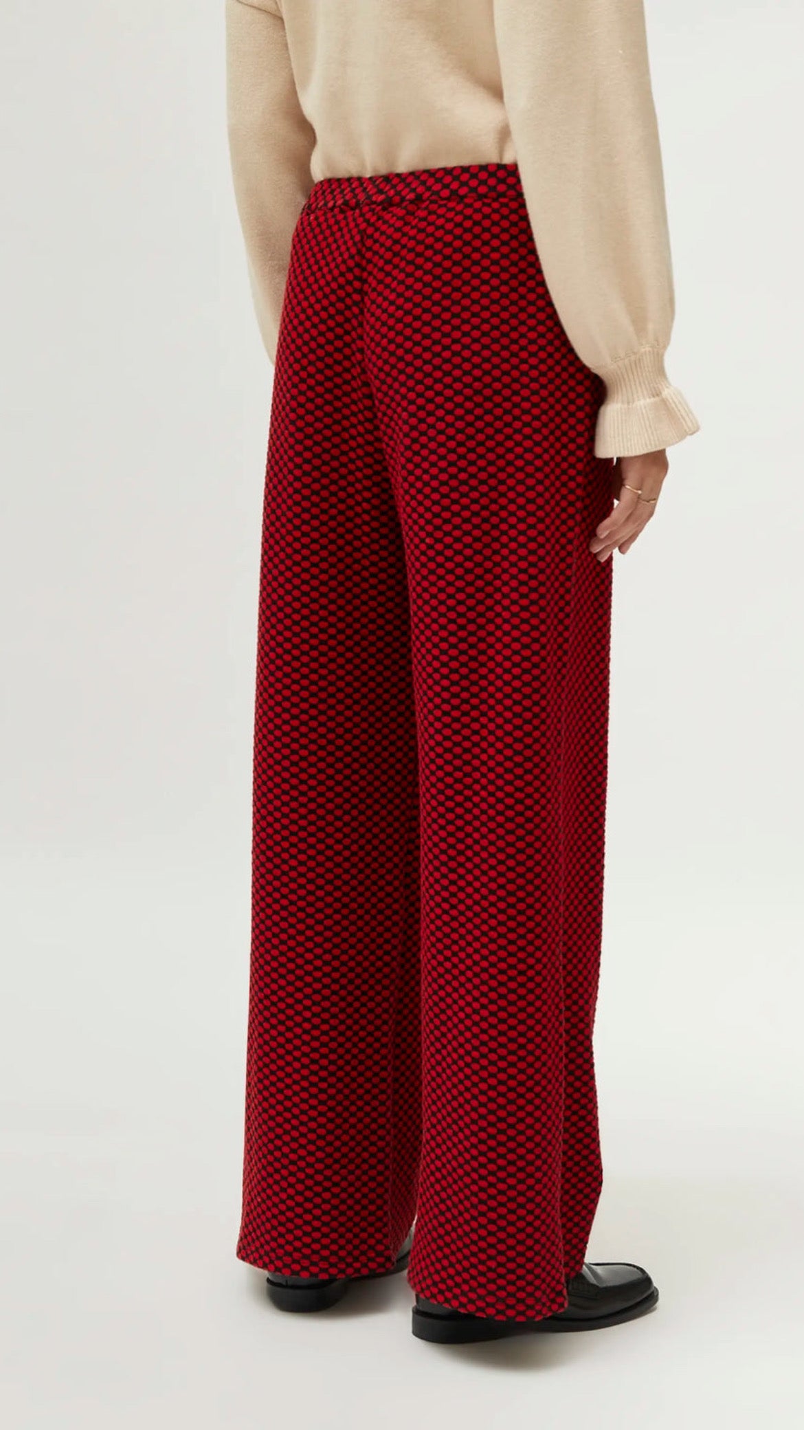 Red jacquard print knit trousers