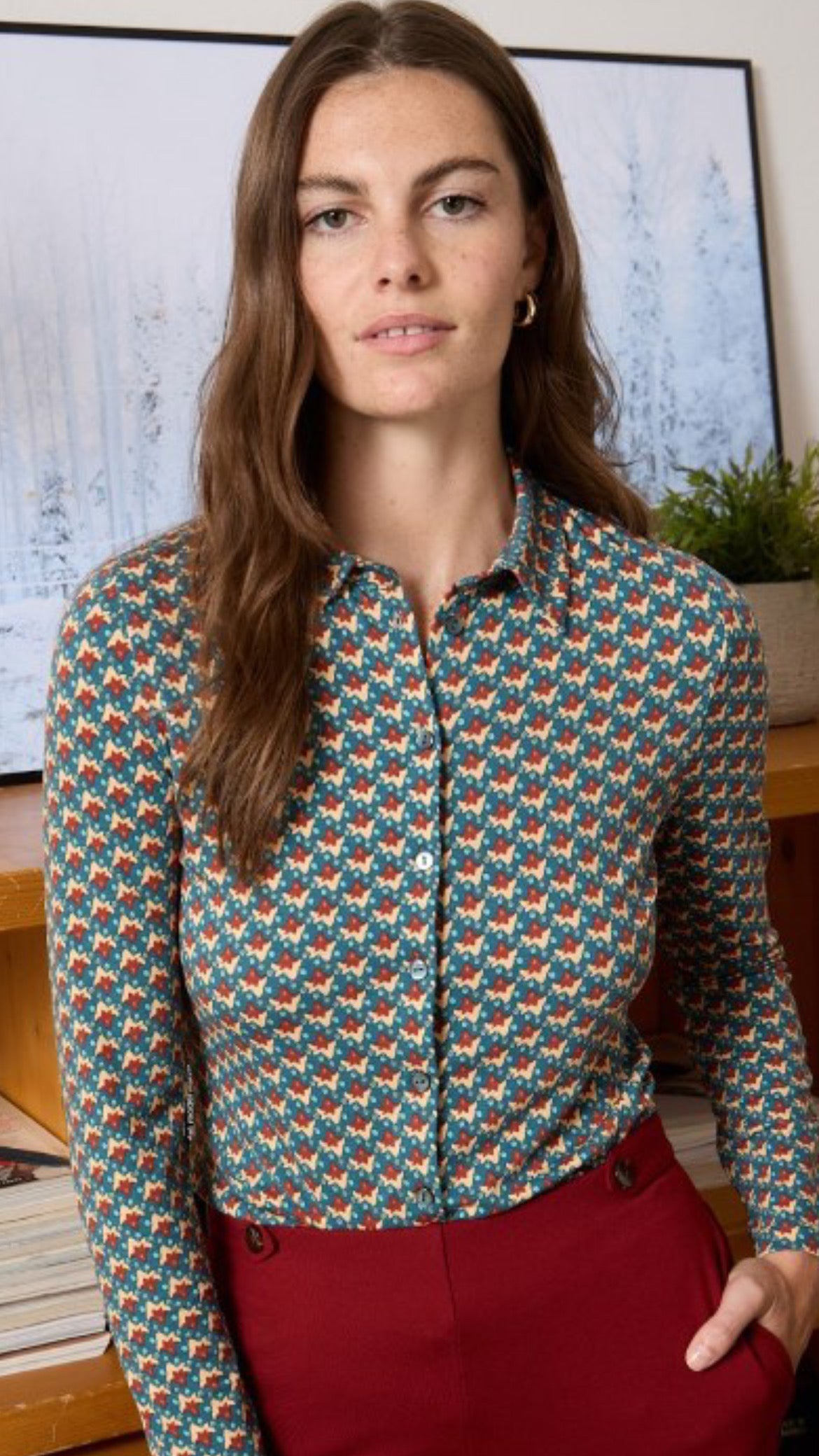 Camisa elástica con micro estampado vintage verde botella