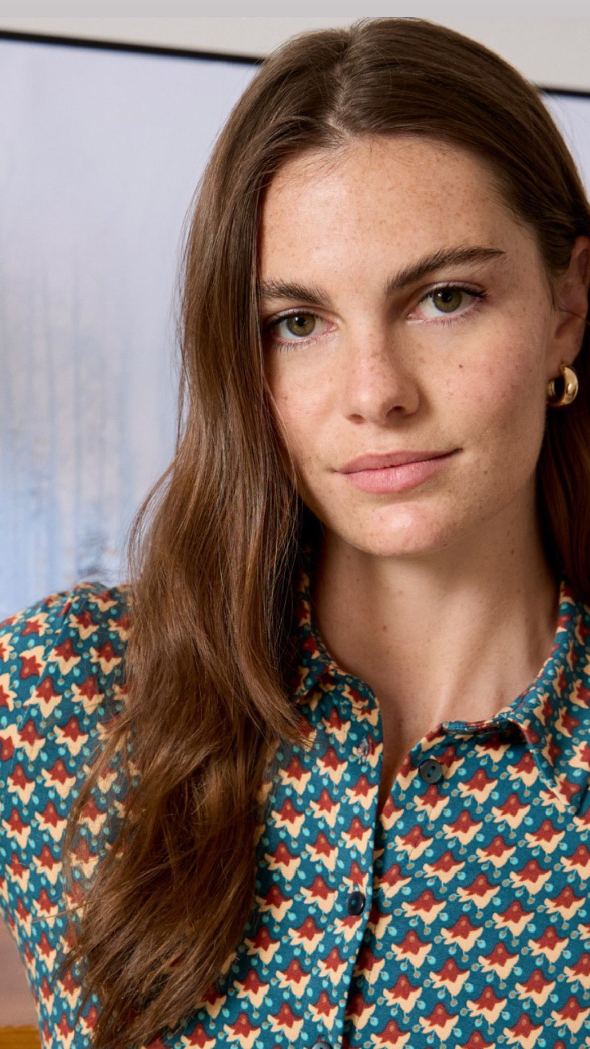 Camisa elástica con micro estampado vintage verde botella