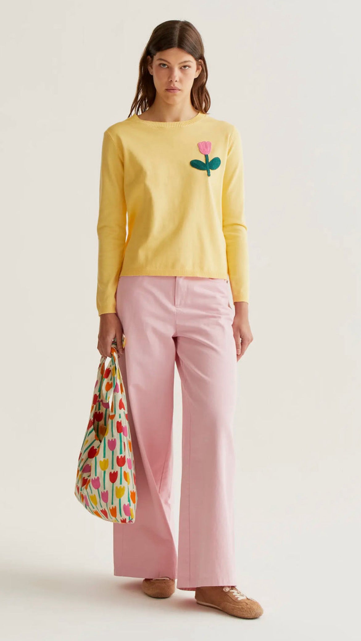 Jersey punto amarillo con bordado tulipán rosado