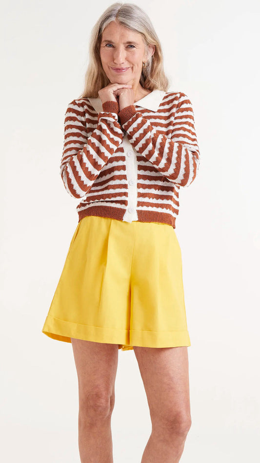 Shorts botones amarillo