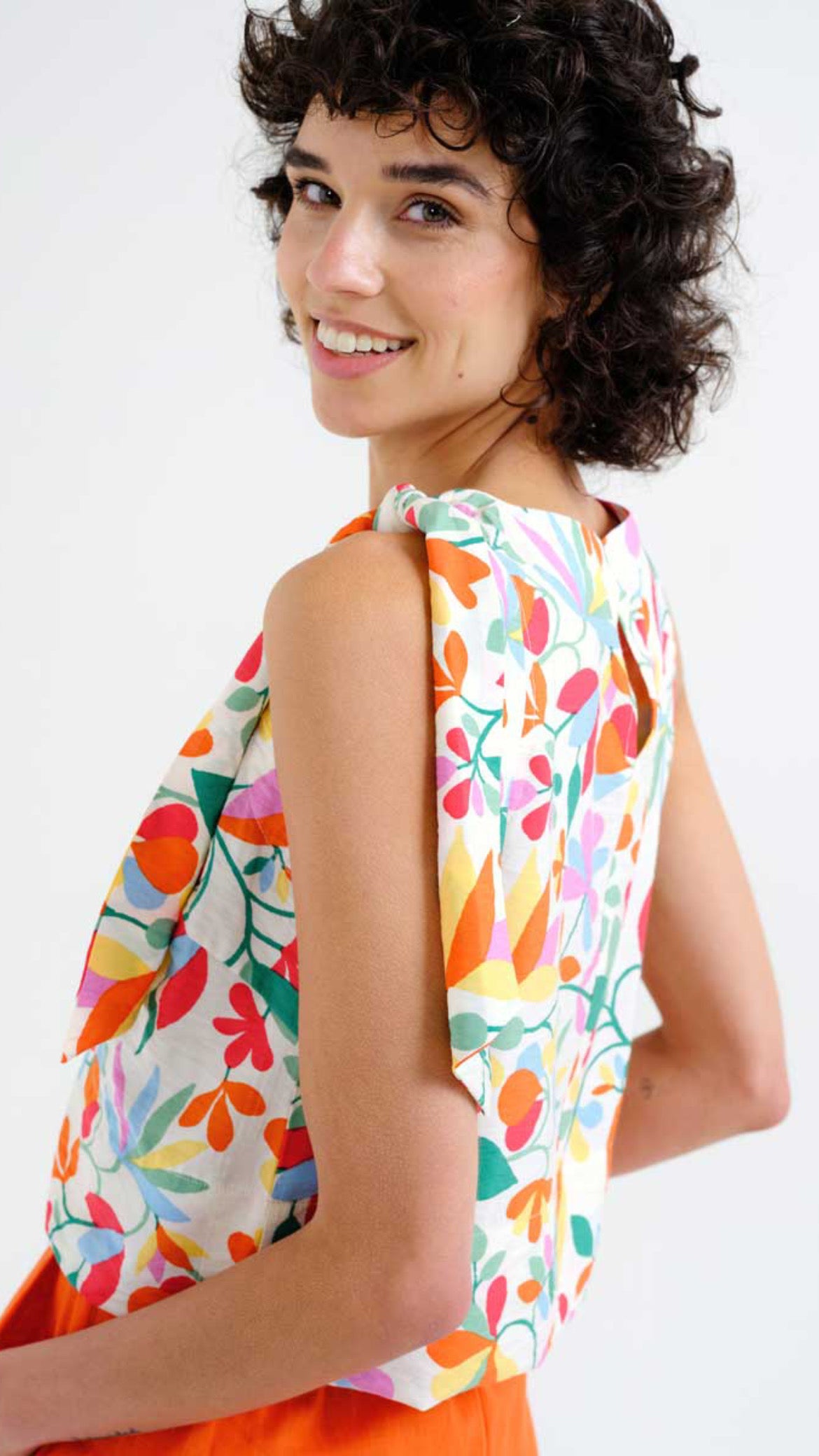 Top con estampado loto